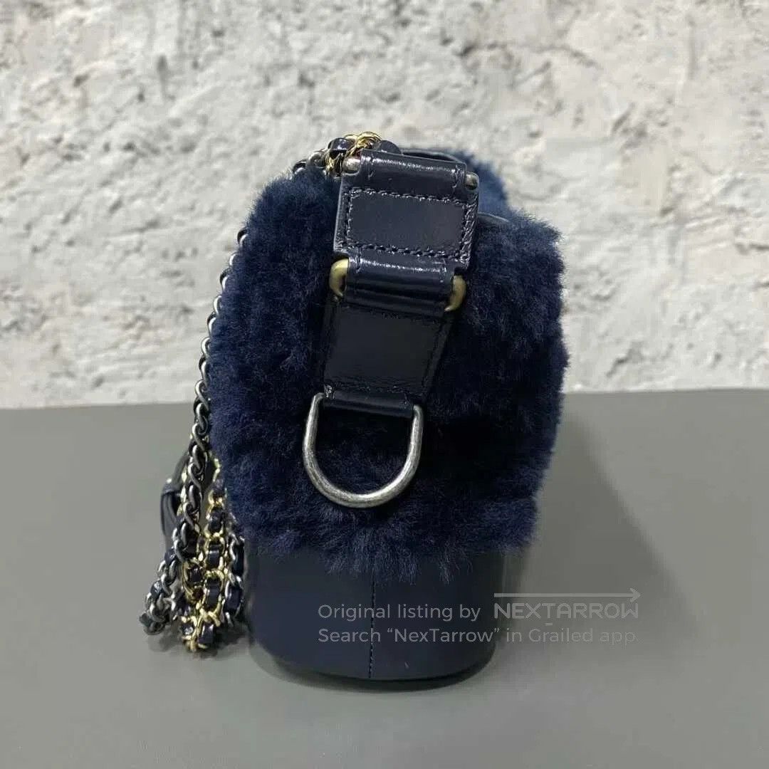 Chanel Chanel Blue Fur Shoulder Bag. Size ONE SIZE - 3 Thumbnail