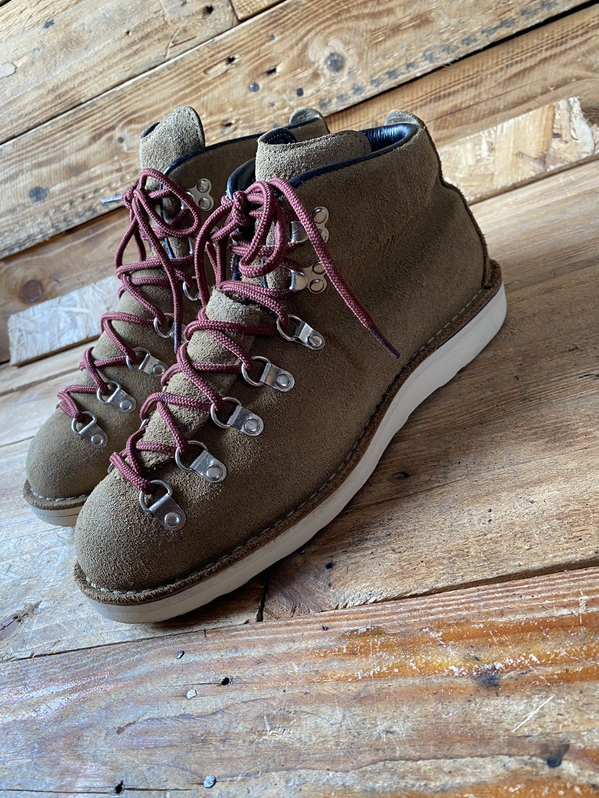 Danner Danner mountain light overton suede hiking boots sz uk7.5 Size US 8 / EU 41 - 2 Thumbnail