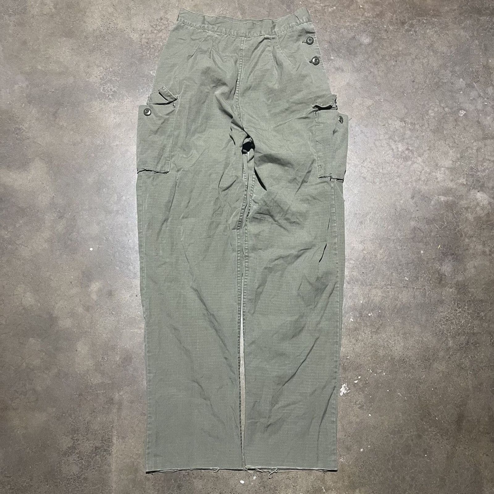 Vintage Vintage 60s US Army Green OG-107 Fatigue Pants 27x32 Size 27" / US 4 / IT 40 - 1 Thumbnail