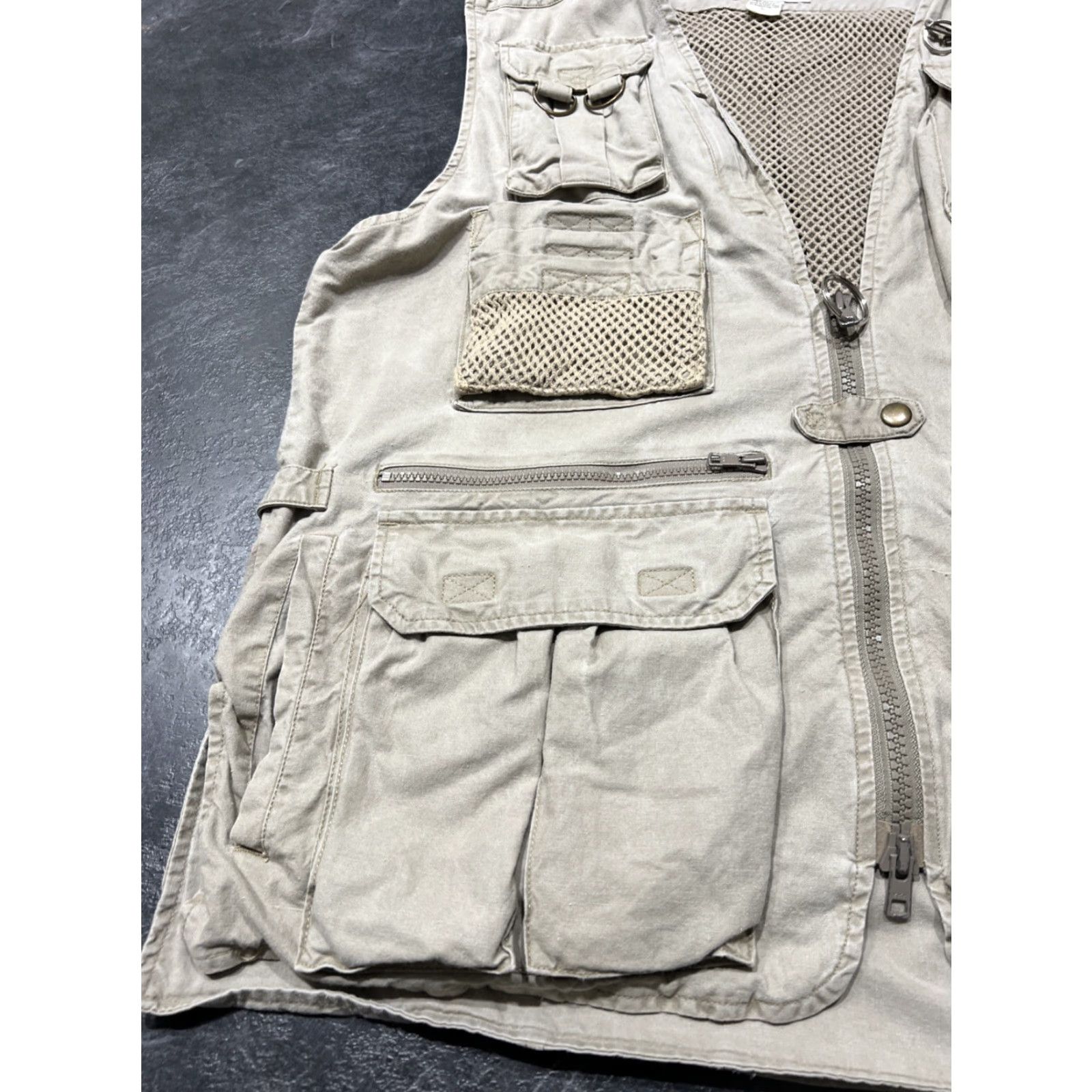 Banana Republic VINTAGE Banana Republic Vest Utility Safari Hunting Fishing Khaki Vest Mens L Beige Cotton Lining Fish Theme Size US L / EU 52-54 / 3 - 3 Thumbnail