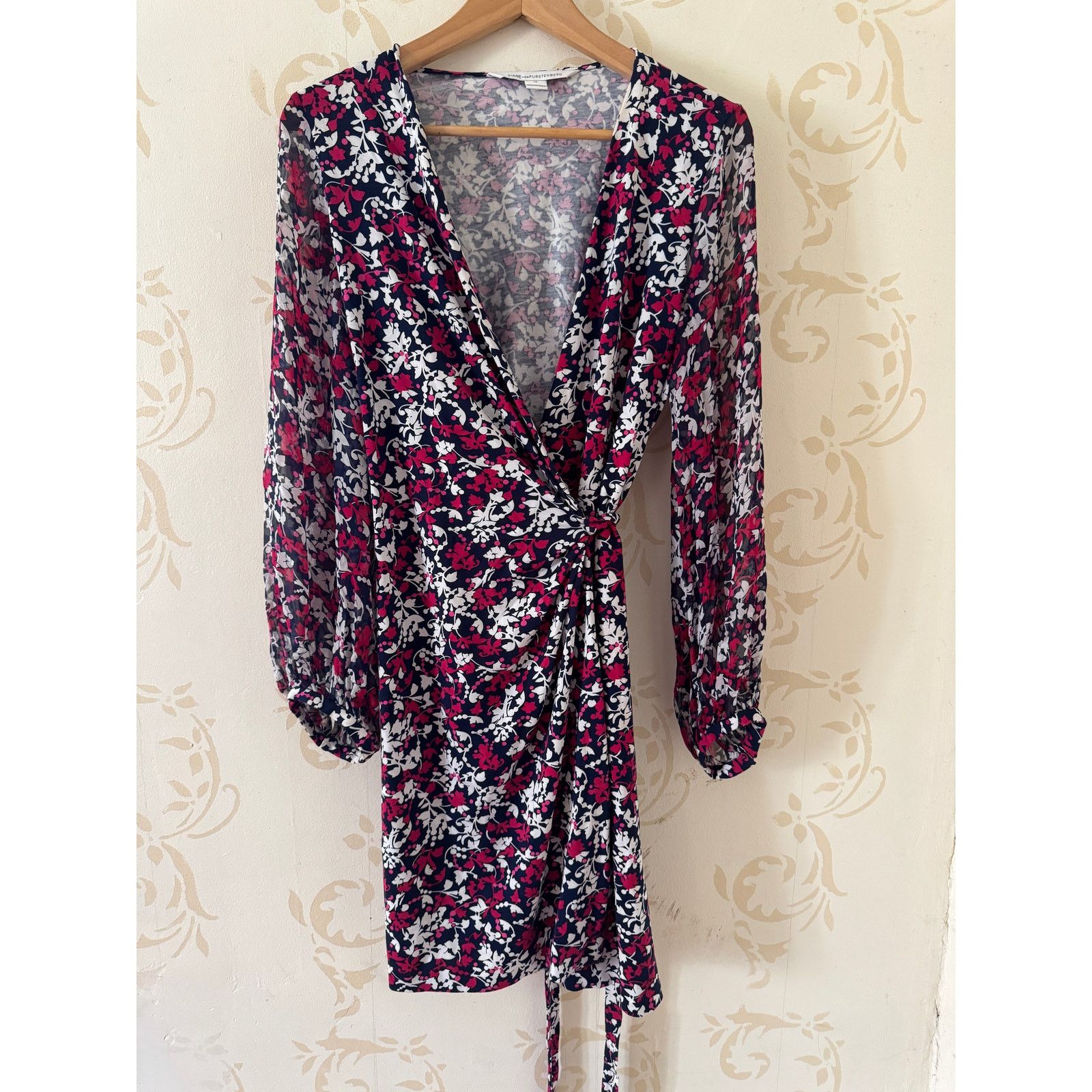 Diane von Furstenberg Diane Von Furstenberg Silk Blend Wrap Dress Ladies Size 10 Size M / US 6-8 / IT 42-44 - 1 Thumbnail