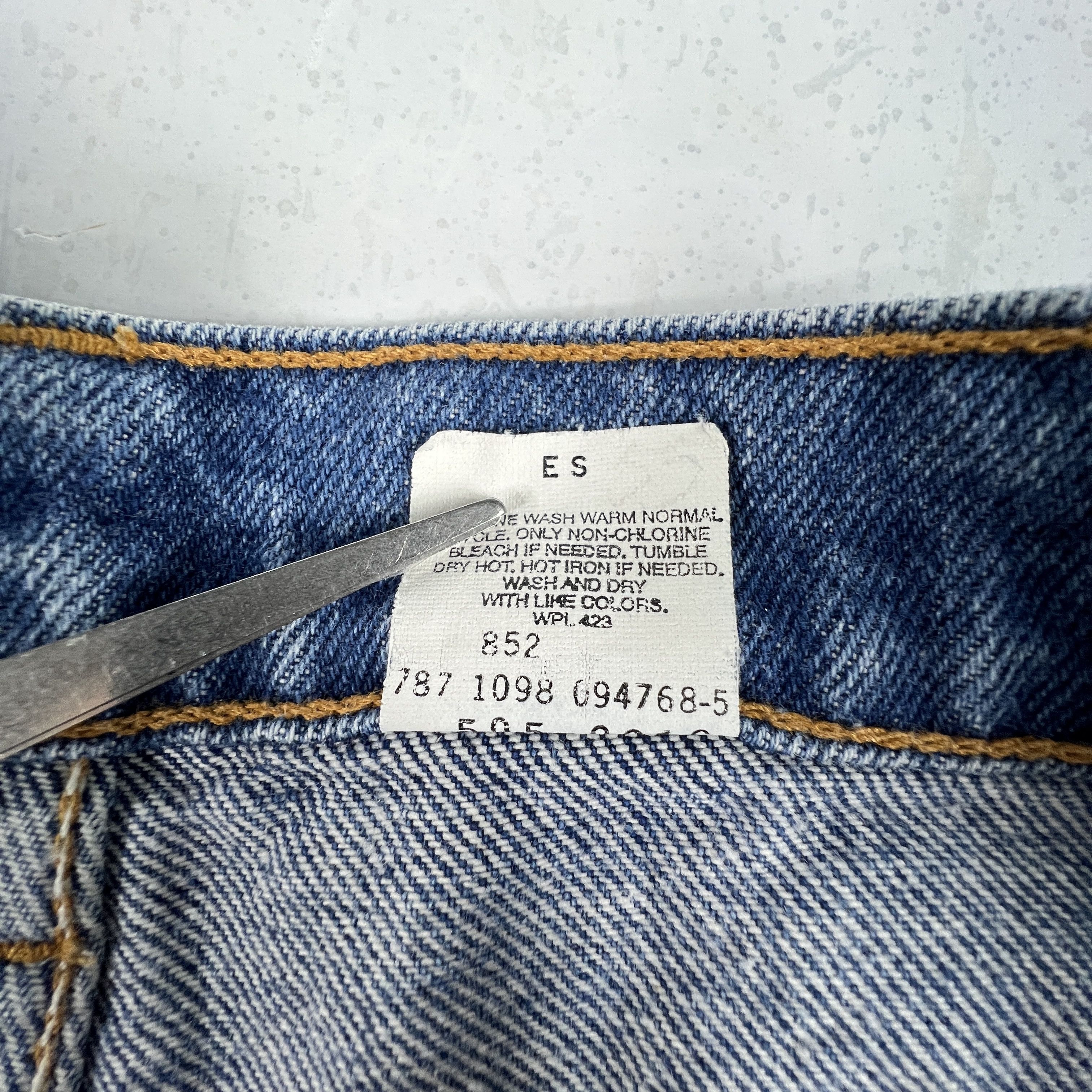 Levi's × Vintage VTG 90s Levi's Jeans 505 Straight Blue Thrashed Cotton Denim Size US 33 - 9 Thumbnail
