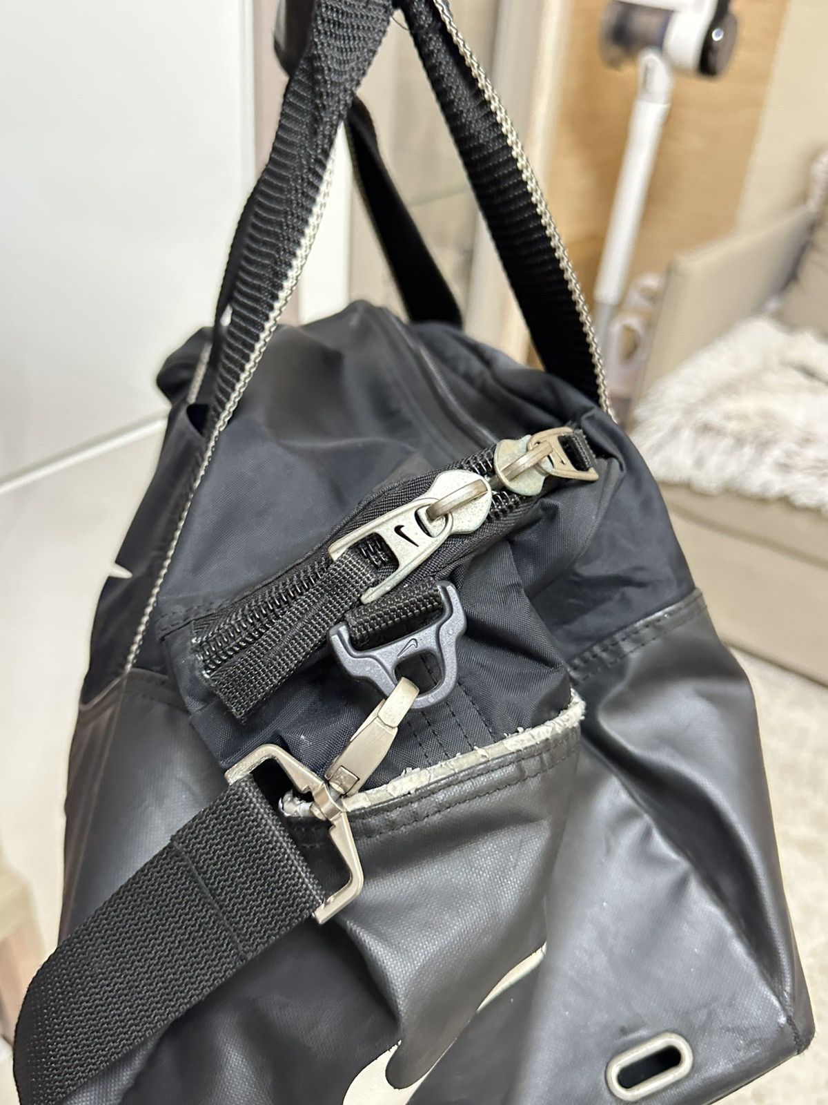 Nike Vintage 90s Nike Crazy Sport Bag Luggage Black Shoulder Bag Size ONE SIZE - 8 Thumbnail