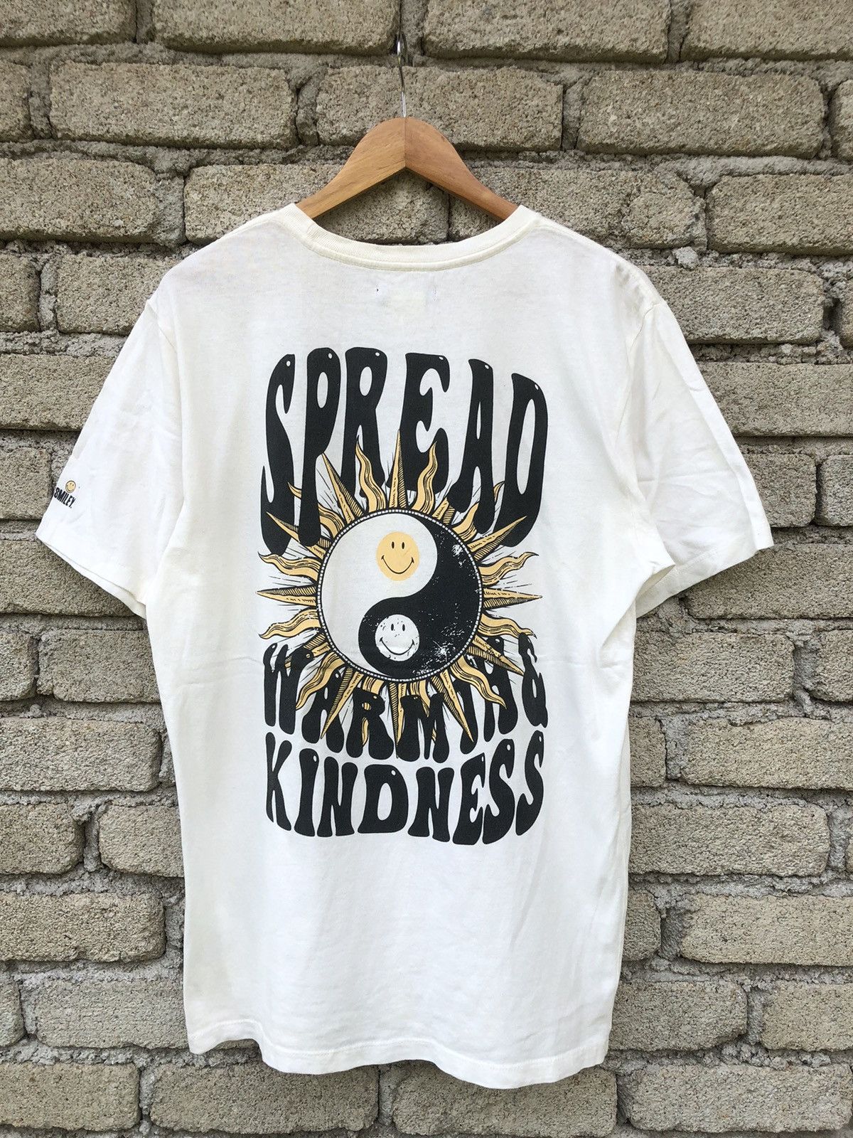 Japanese Brand RARE RSQ x Smiley Spread Warmth Backhit Tee Size US L / EU 52-54 / 3 - 2 Thumbnail
