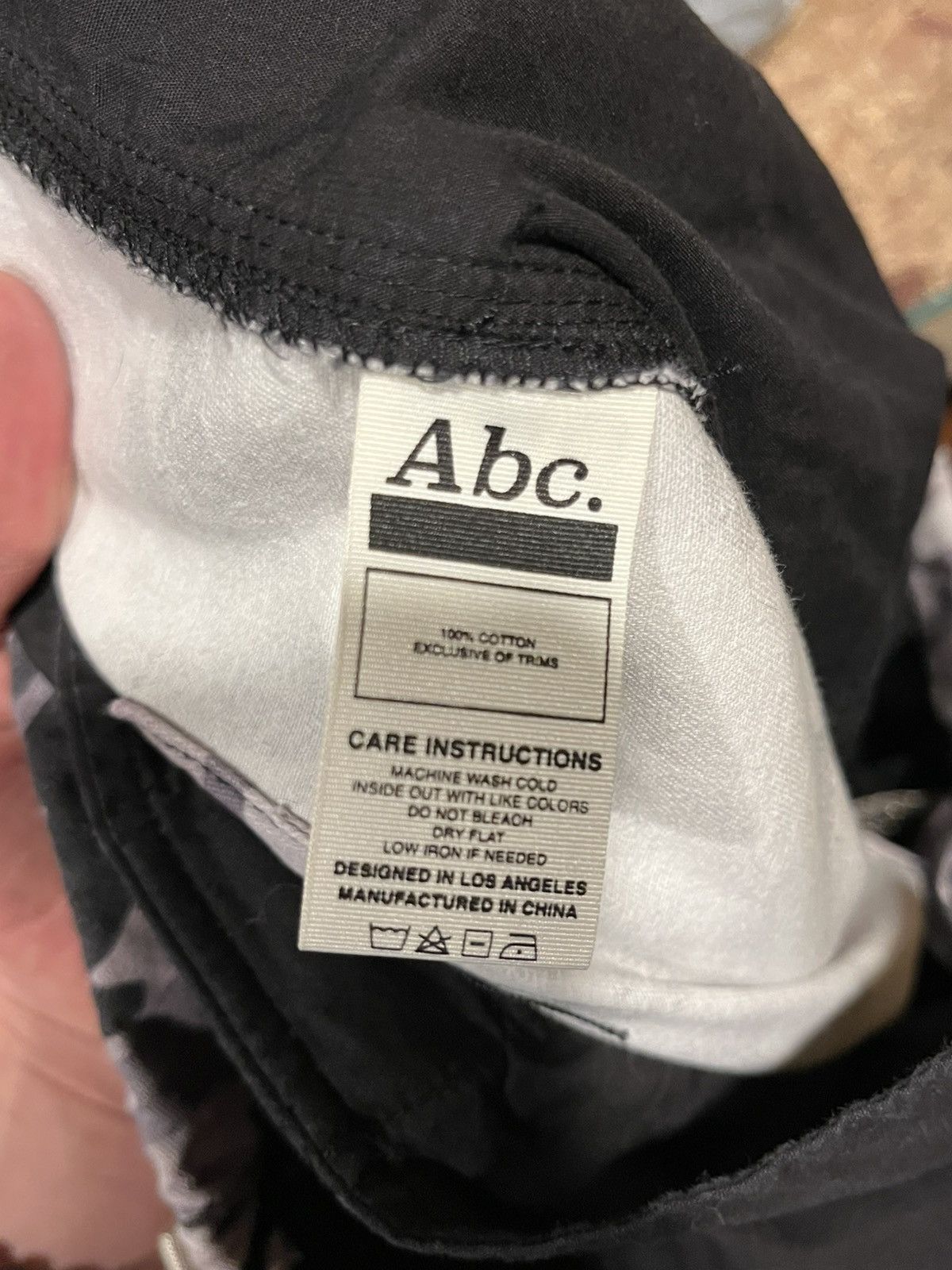Advisory Board Crystals Camo cargo shorts Size US 29 - 7 Thumbnail