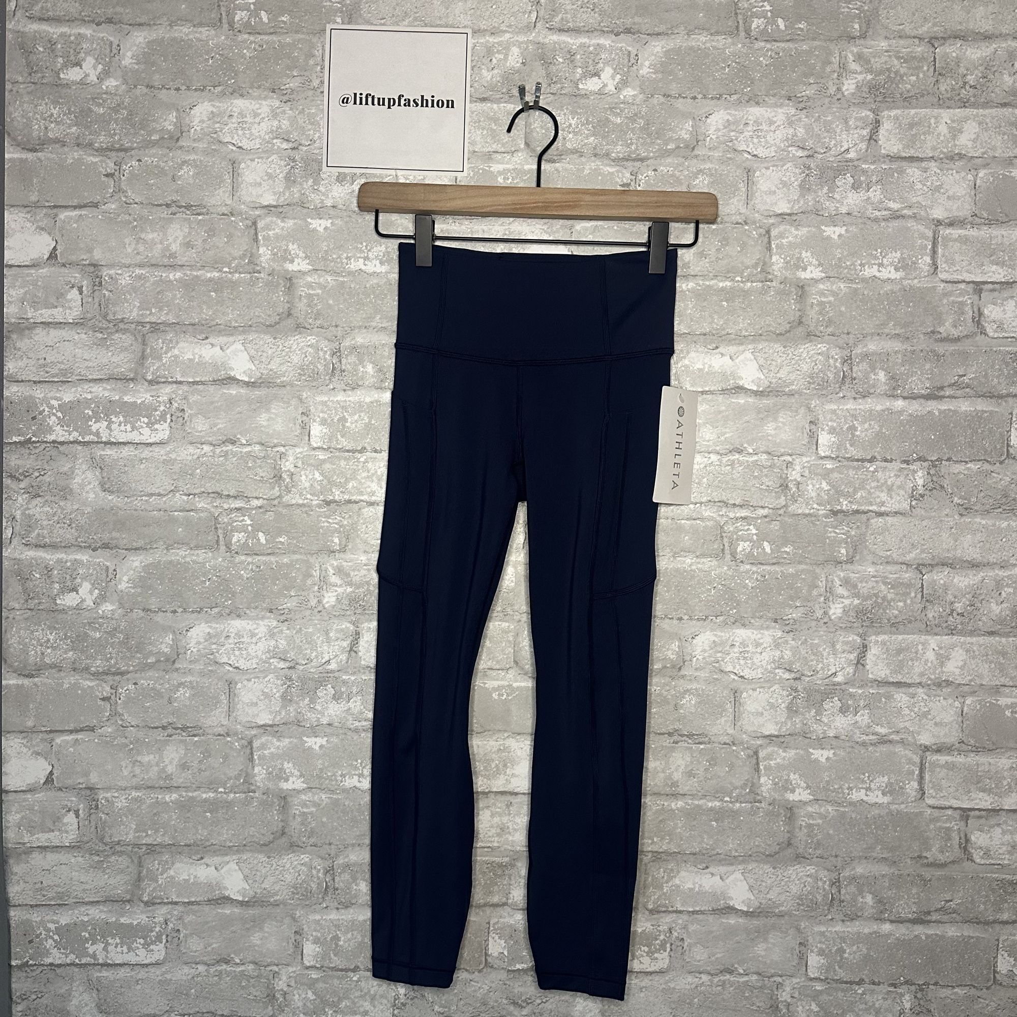 Athleta Athleta Ultimate Stash 7/8 Tight NWT Size XXS (Dress Blue) Size 24" / US 00 / IT 34 - 1 Thumbnail