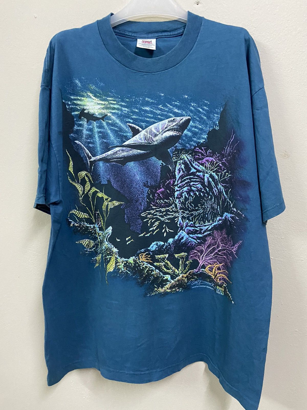 Vintage Vintage 1993 Gardner T Shirt Stand Out Shark Size US XL / EU 56 / 4 - 1 Thumbnail