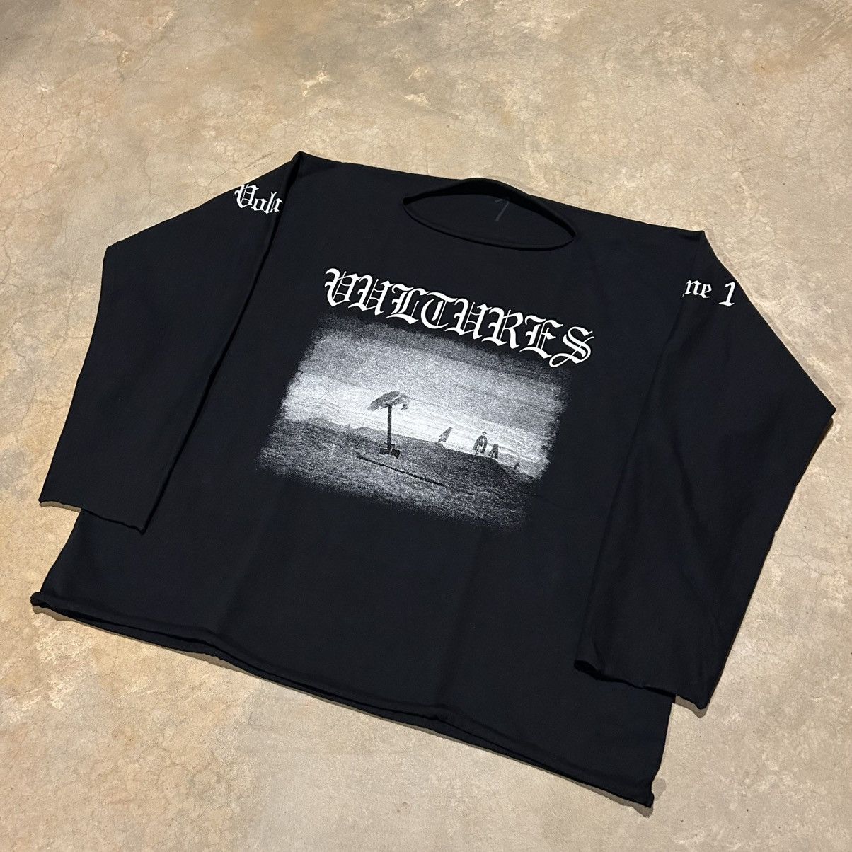 Kanye West × Yeezy Yeezy Vultures Volume 1 Album Longsleeve Tee Size US L / EU 52-54 / 3 - 2 Thumbnail