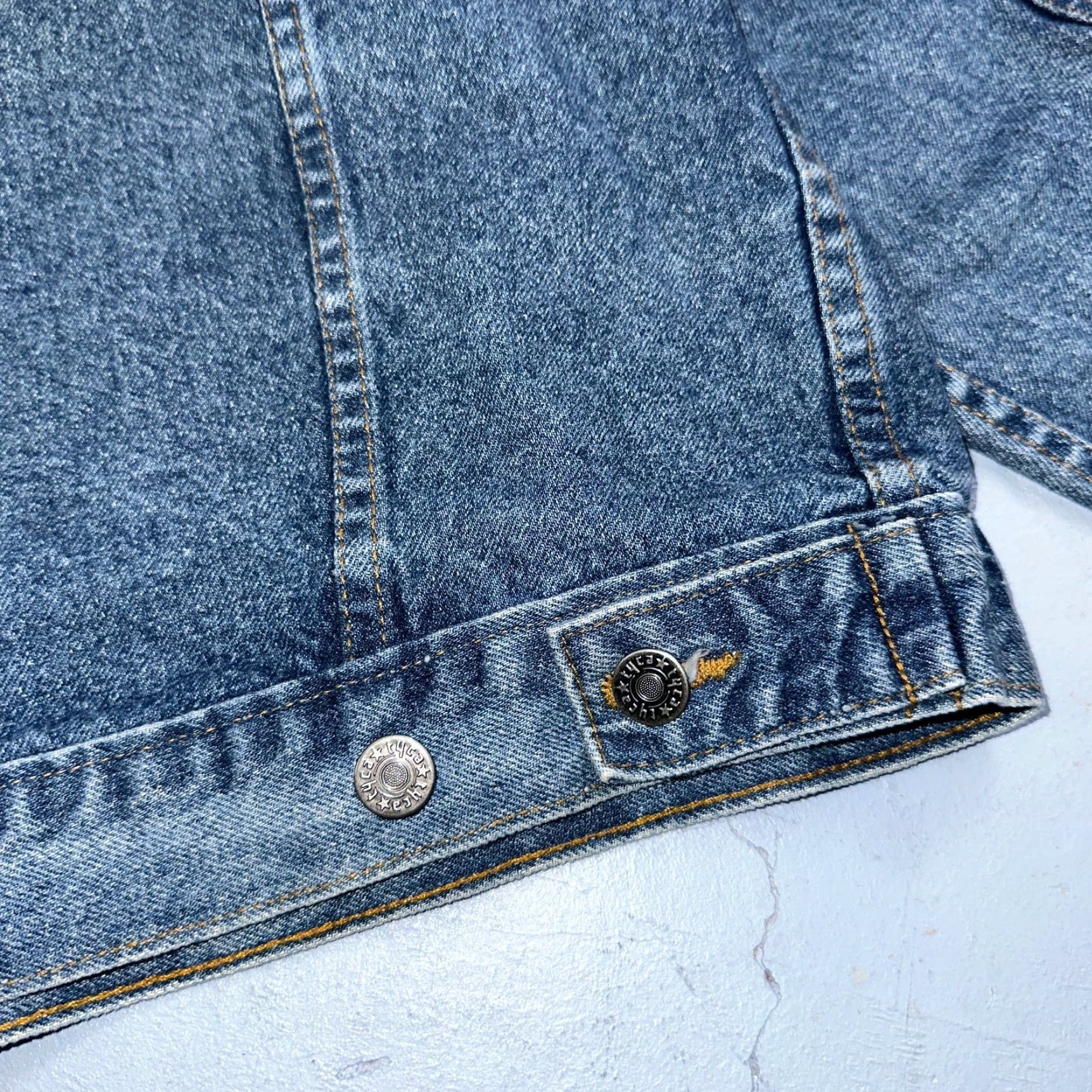 Denime VINTAGE Crusin USA Cars Denim Jacket Mens L Blue 1980s Trucker Embossed Theme: Flag Size US L / EU 52-54 / 3 - 4 Thumbnail