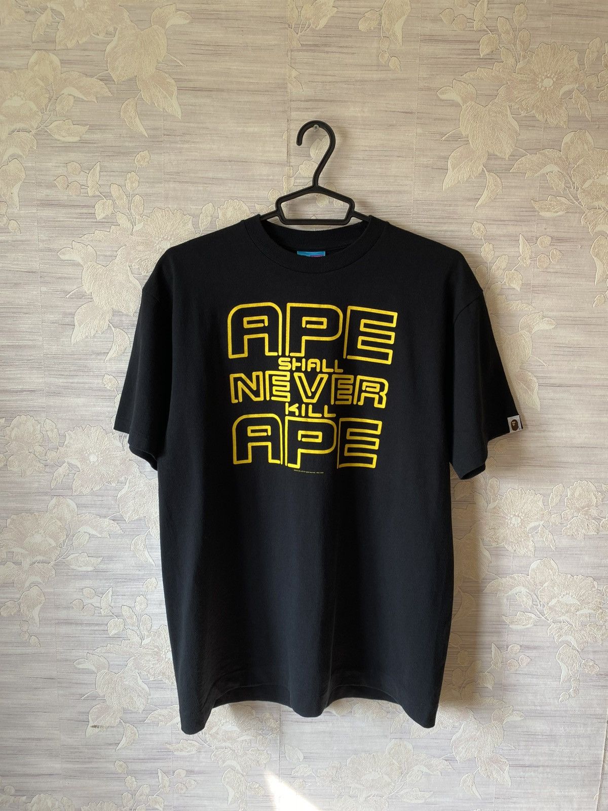 Bape Rare Bape Busy Works 2006 T shirt Size US L / EU 52-54 / 3 - 1 Thumbnail