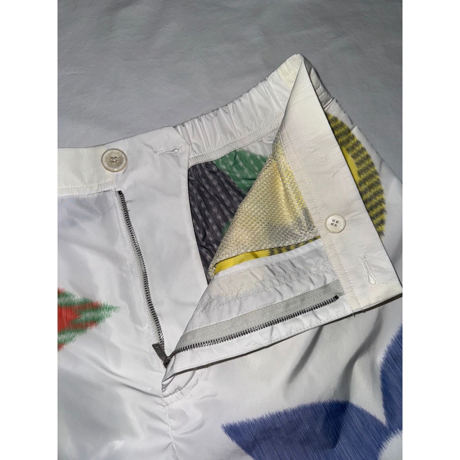 Louis Vuitton Louis Vuitton LV Multicolor Monogram White Blue Yellow Logo Size US 26 / EU 42 - 6 Thumbnail