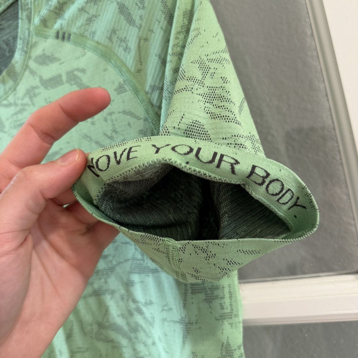 Lululemon Lululemon Metal Vent Tech 2.0 Neon Green Short Sleeve Shirt Size US XS / EU 42 / 0 - 7 Thumbnail