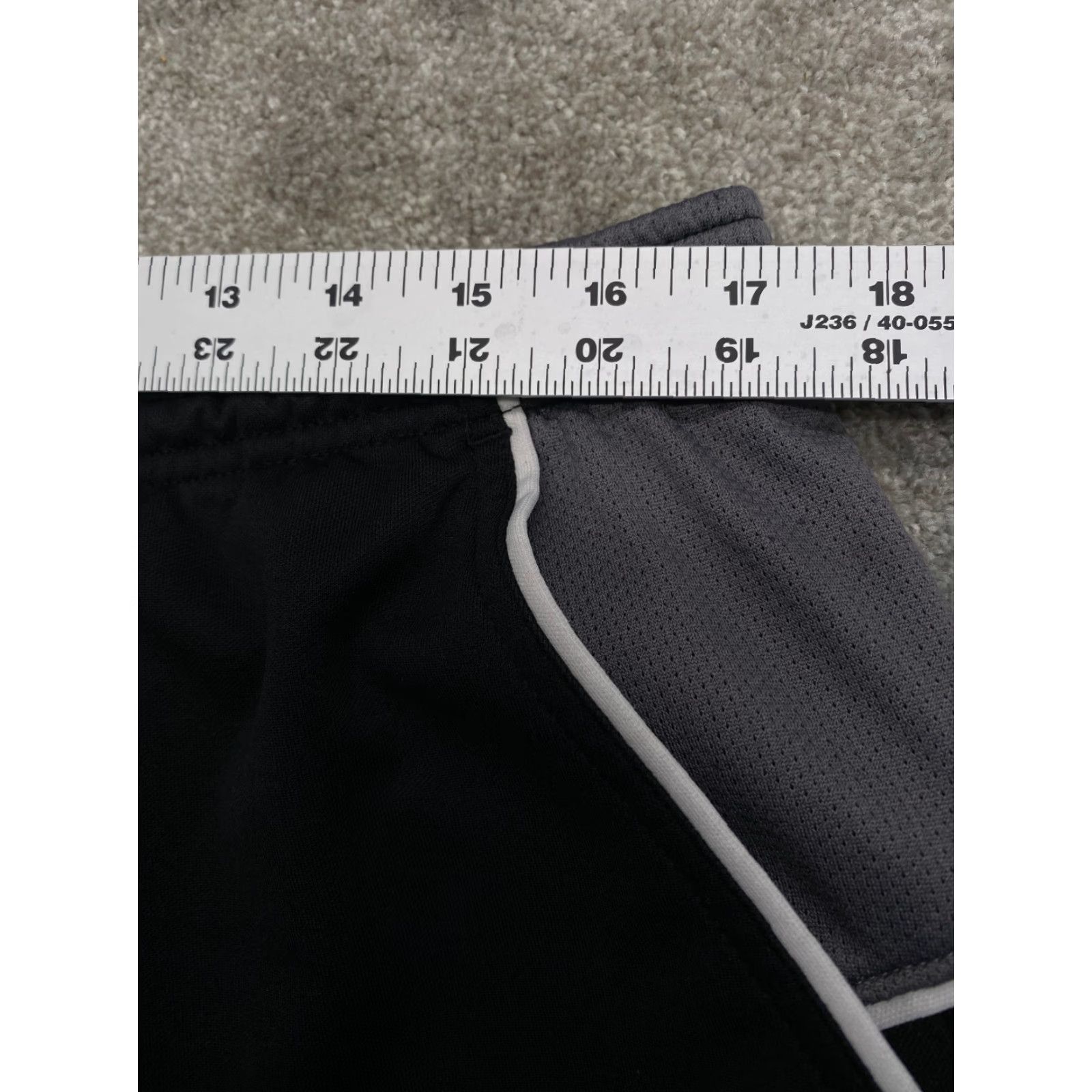 Nike Nike Shorts Men's L Black Gray Pockets Drawstring Elastic Waist Athletic Athleticwear 6559 Size US 34 / EU 50 - 7 Thumbnail