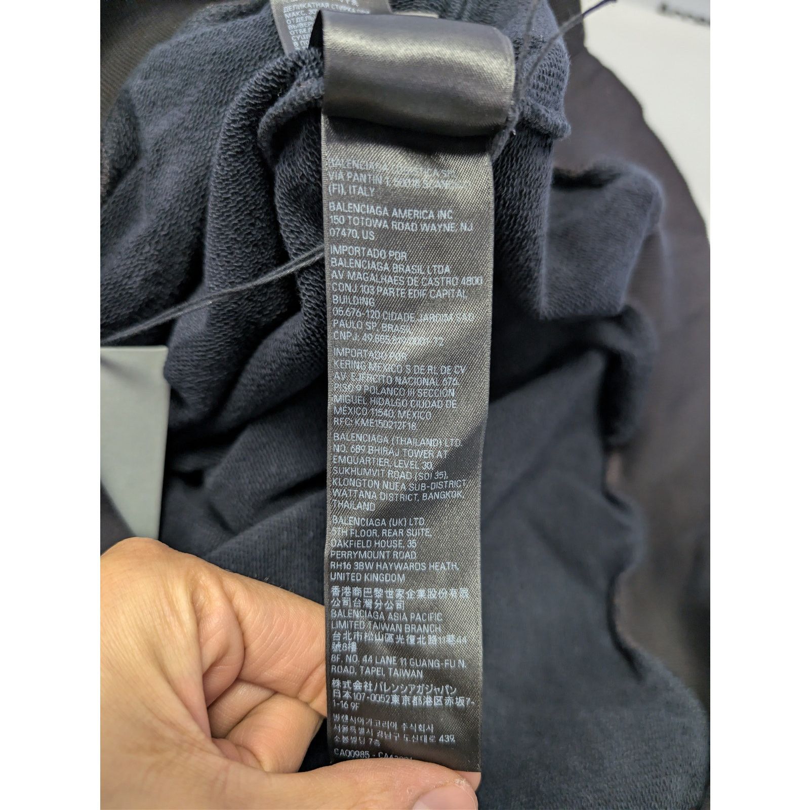 Balenciaga o1rshd1 Beverly Hills Oversized Hoodie in Black Size US M / EU 48-50 / 2 - 20 Thumbnail