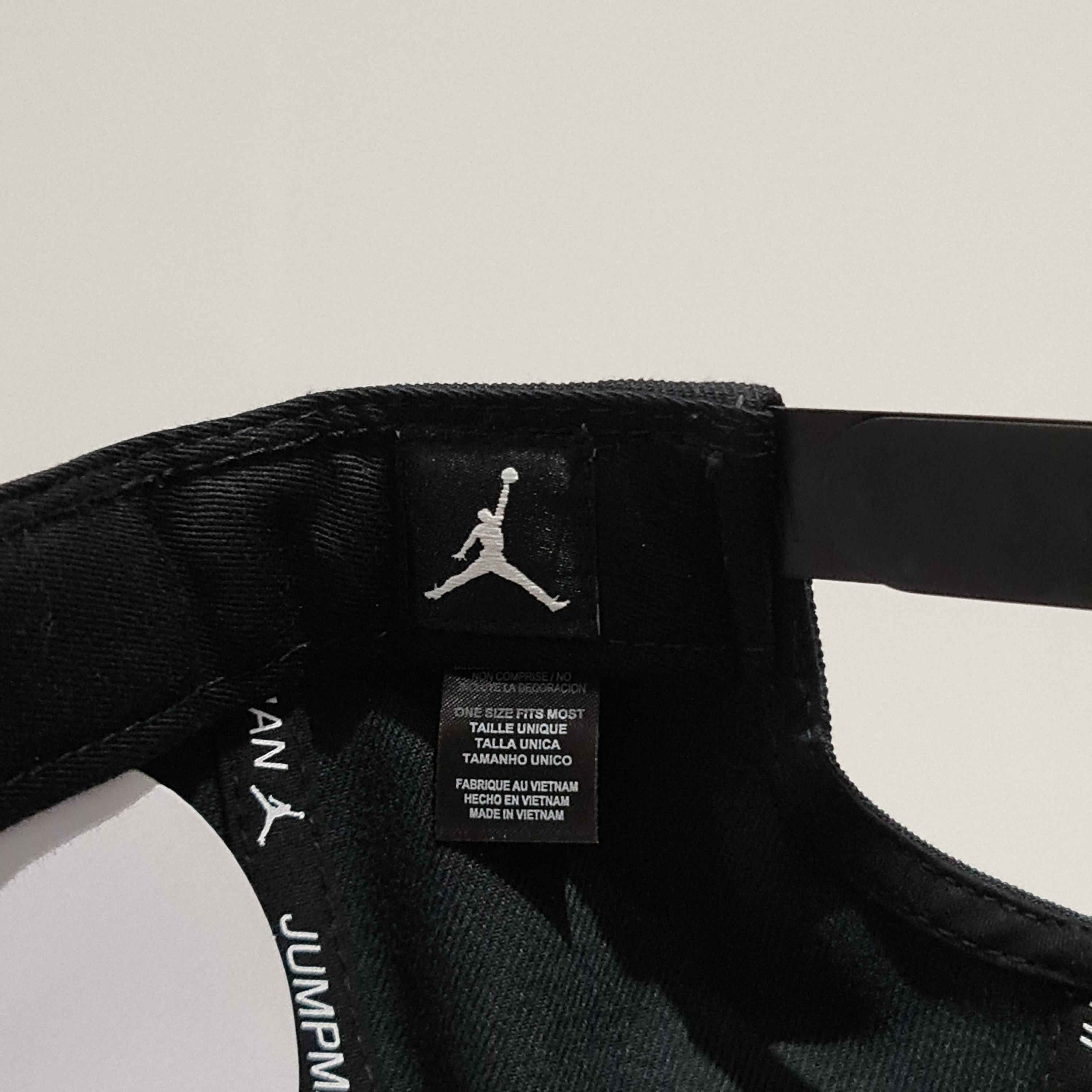Jordan Brand Jordan Cap Snapback 'Banned' Black/Red Size ONE SIZE - 8 Thumbnail