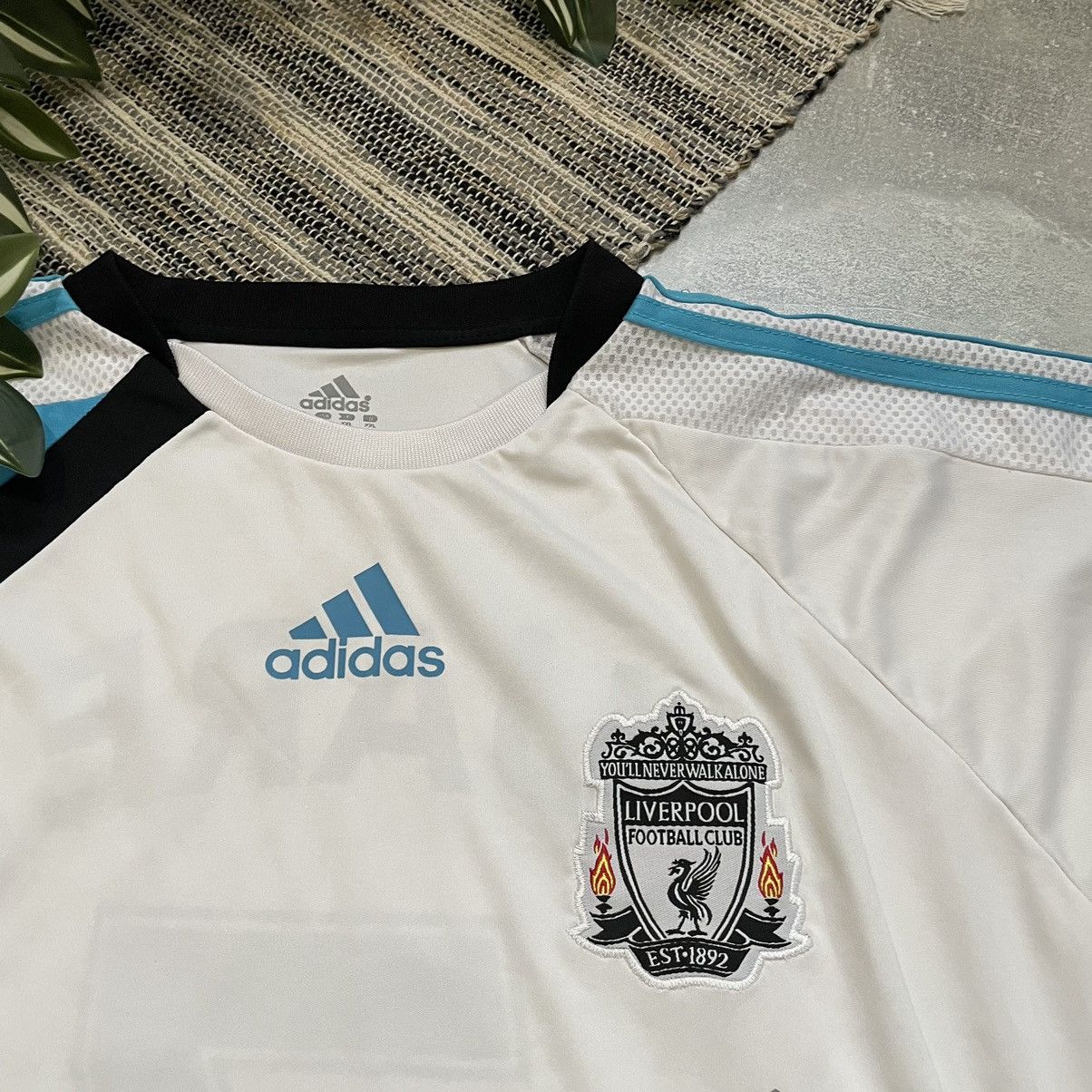Vintage tee Liverpool Adidas 90s away shirt jersey Suarez 7