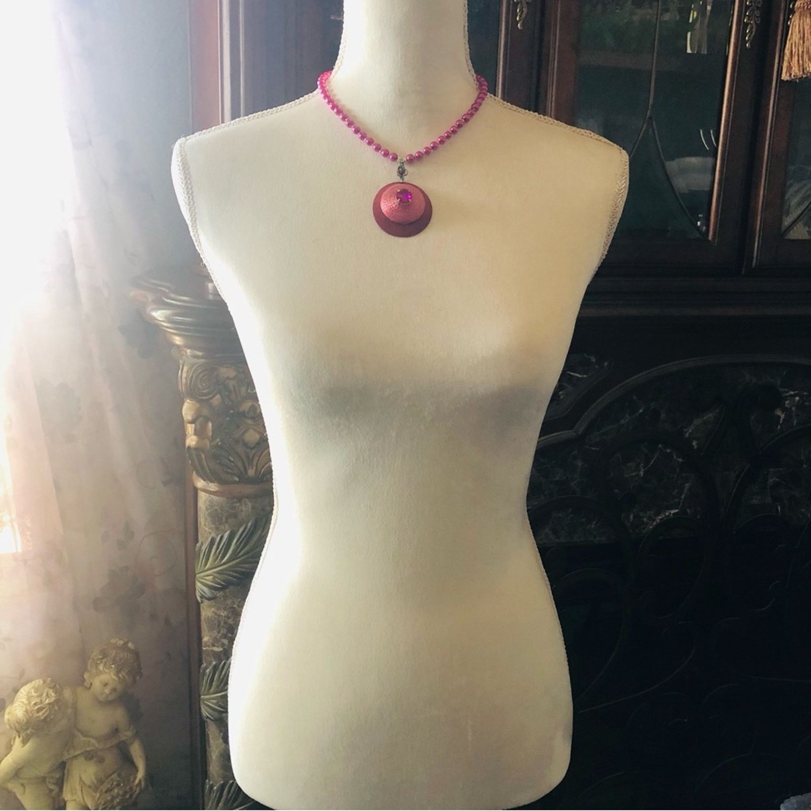 Handmade Handcrafted repurpose fuchsia pink pendant Pearl necklace Size ONE SIZE - 6 Thumbnail