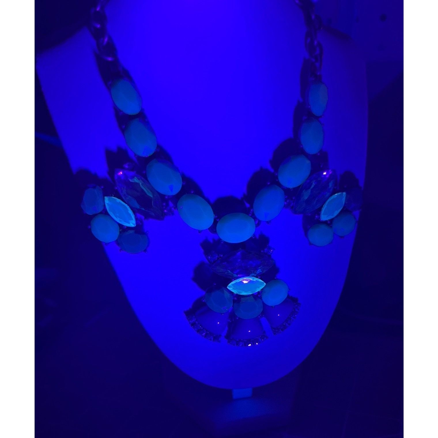 J.Crew J.Crew Bib Necklace Glows Under Black Light Green Mauve Clea Size ONE SIZE - 1 Thumbnail