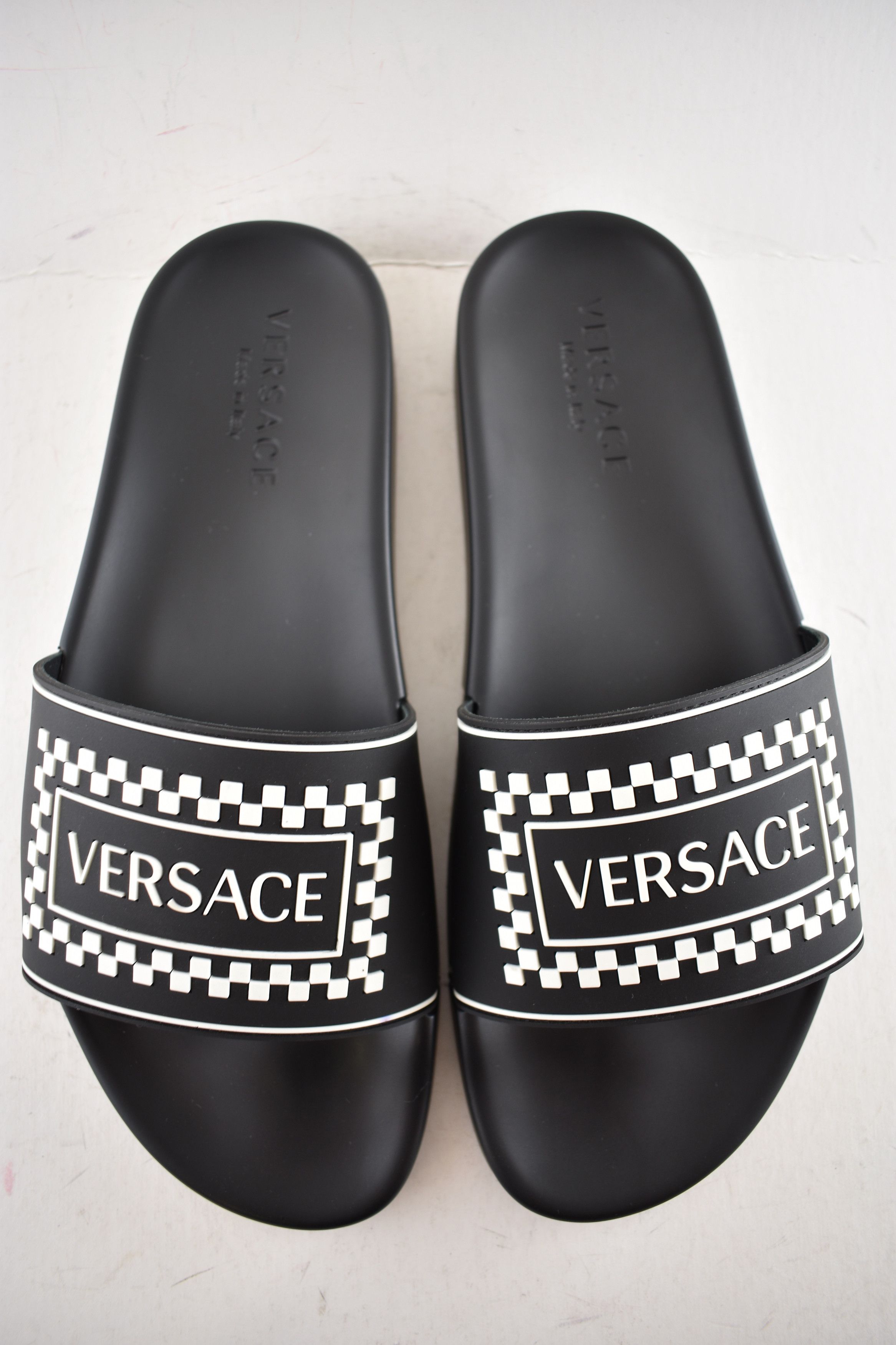 Versace White 90s Logo Rubber Slide Pool Sandal Flip Flop Flat 44 11 Size US 11 / EU 44 - 9 Thumbnail