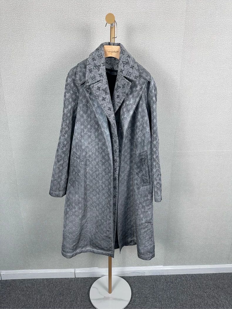 Louis Vuitton LV Gray Printed Long Trench Coat - dmc Size M / US 6-8 / IT 42-44 - 1 Thumbnail