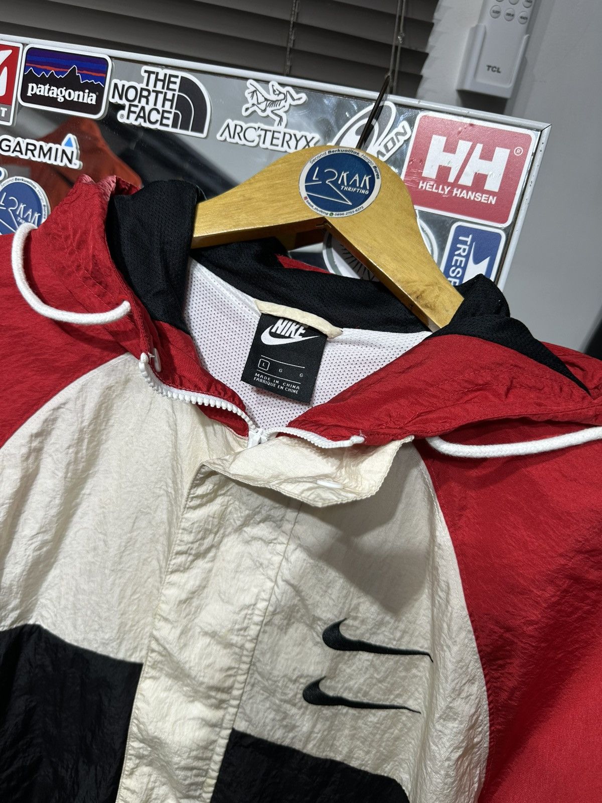 Nike NIKE SWOOSH WINDBREAKER Size US XL / EU 56 / 4 - 5 Thumbnail