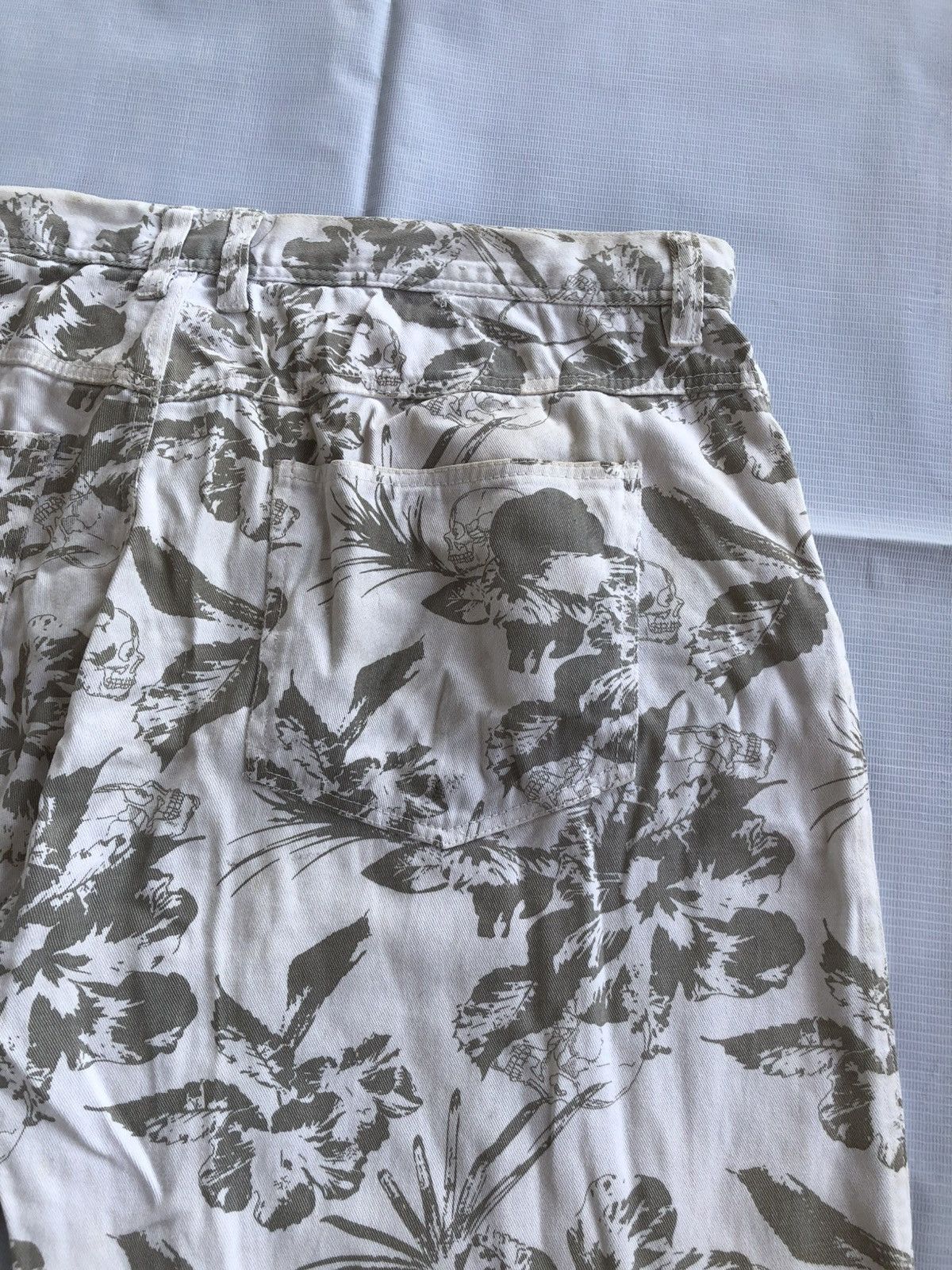 In The Attic In The Attic homme Skull Flower short pants Size US 39 - 8 Thumbnail