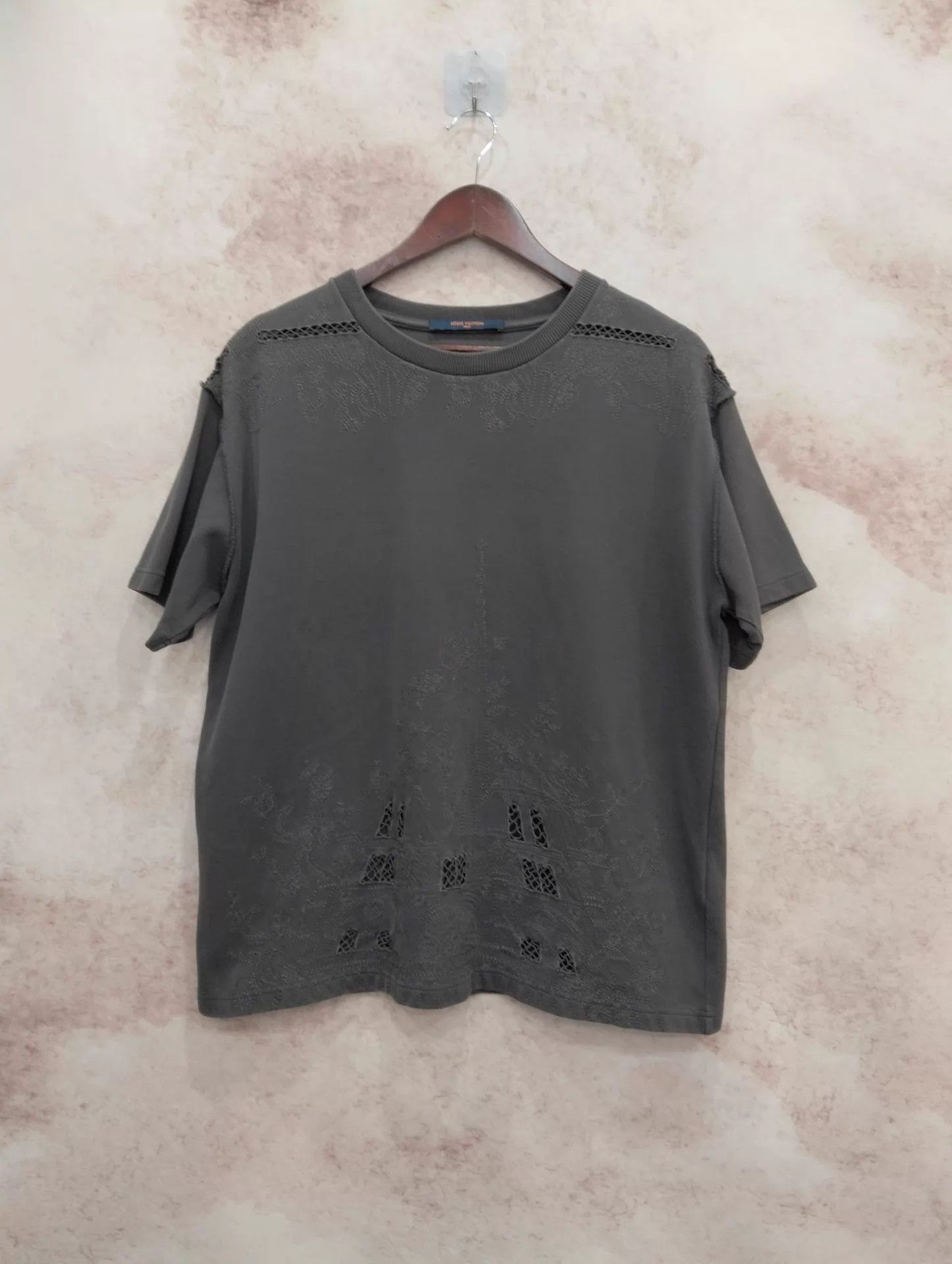 Louis Vuitton LV Notre-Dame Cutout Embroidered S/S Tee M Size US M / EU 48-50 / 2 - 1 Thumbnail