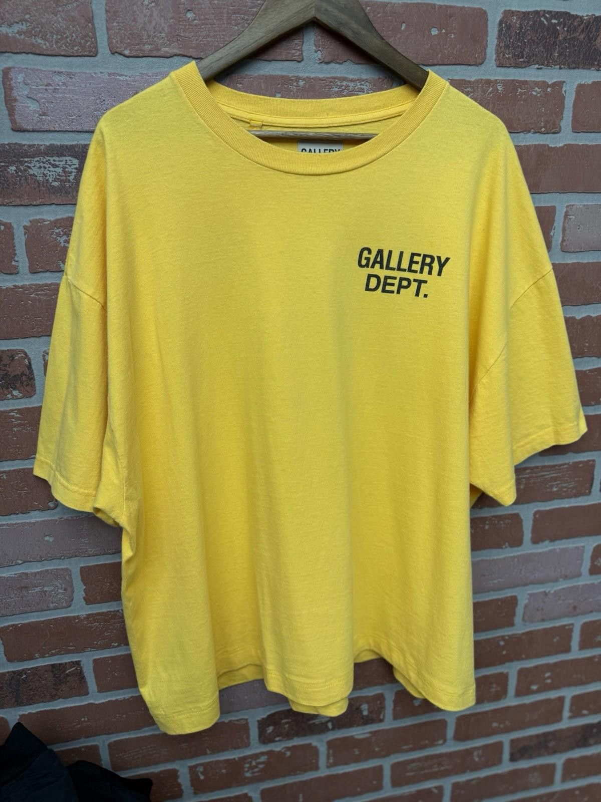 Gallery Dept. GALLERY DEPT Tee Yellow Shirt Size XXL Pre Owned Size US XXL / EU 58 / 5 - 2 Thumbnail