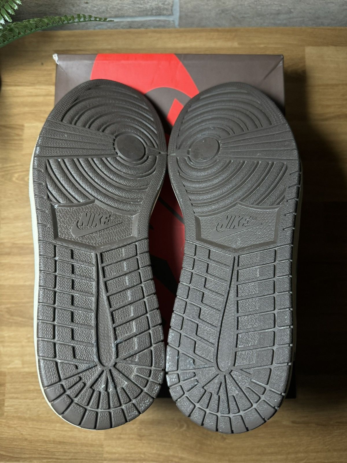 Nike × Travis Scott Jordan 1 Retro Low Mocha TRAVIS SCOTT Size US 12 / EU 45 - 10 Thumbnail