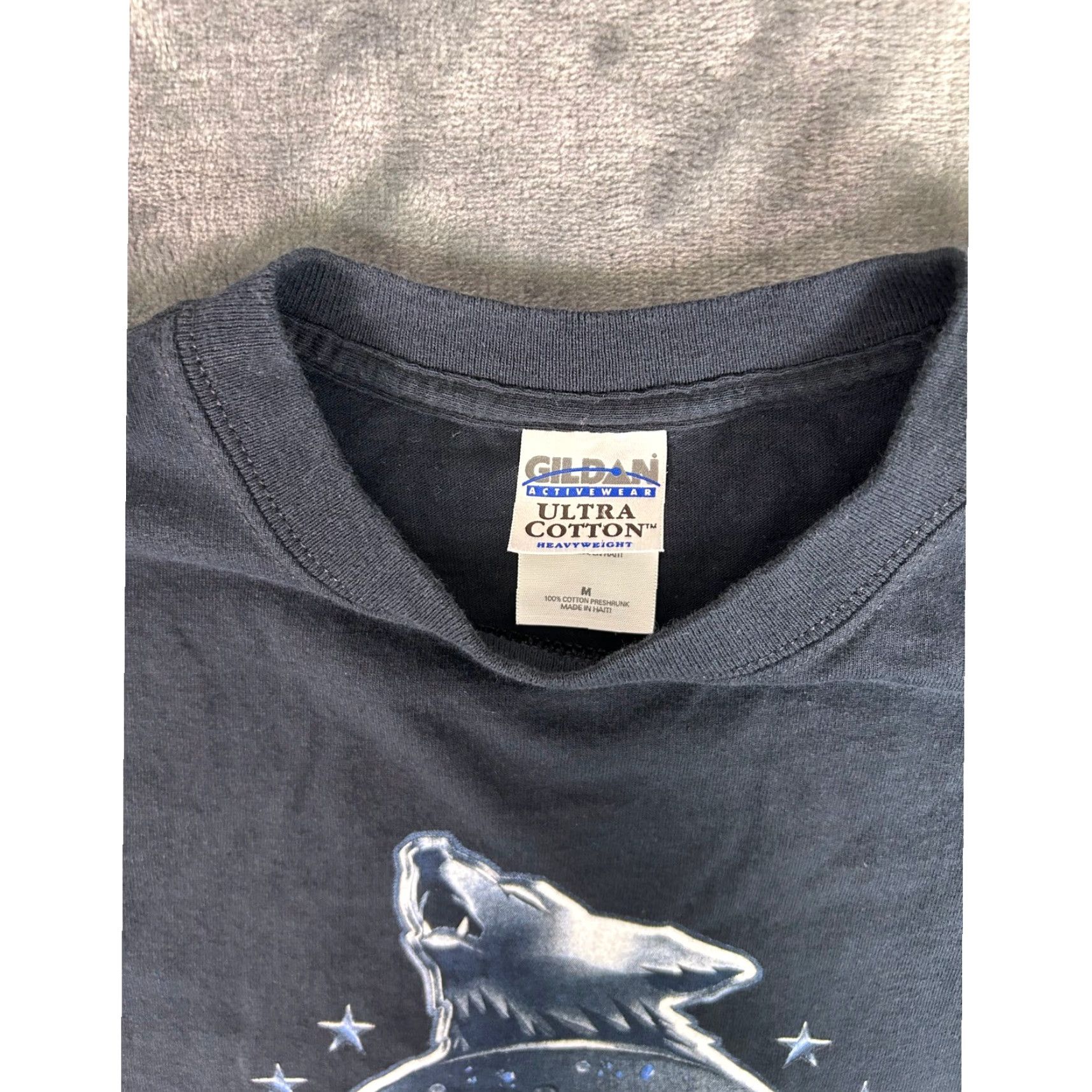 Gildan VINTAGE Great Wolf Lodge T Shirt Gildan Black Graphic Tee Souvenir Vacation M Size US M / EU 48-50 / 2 - 4 Thumbnail
