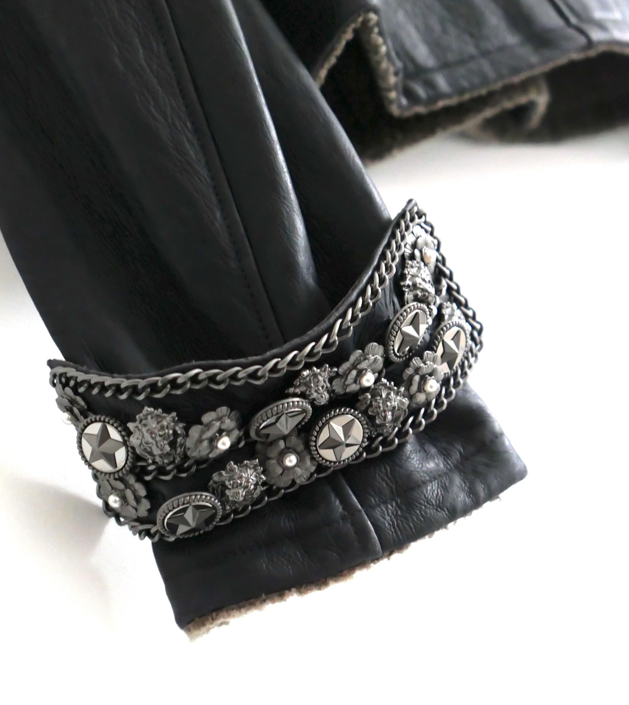 Chanel Chanel Pre-Fall 2007 Button Trim Leather & Shearling Jacket Size S / US 4 / IT 40 - 6 Thumbnail