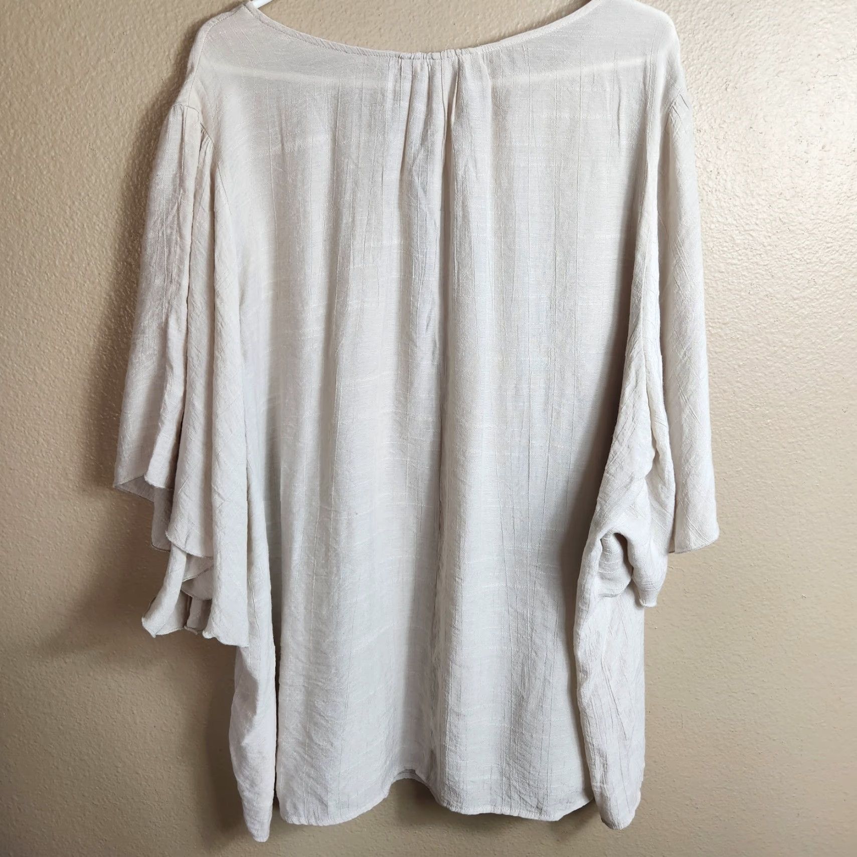 Vintage CJ Banks Womens Blouse |3X| Beige Textured Short Sleeve Batwing Flutter Sleeve Round Neck Pullover Casual Travel Business Size XXL / US 16-18 / IT 52-54 - 4 Thumbnail