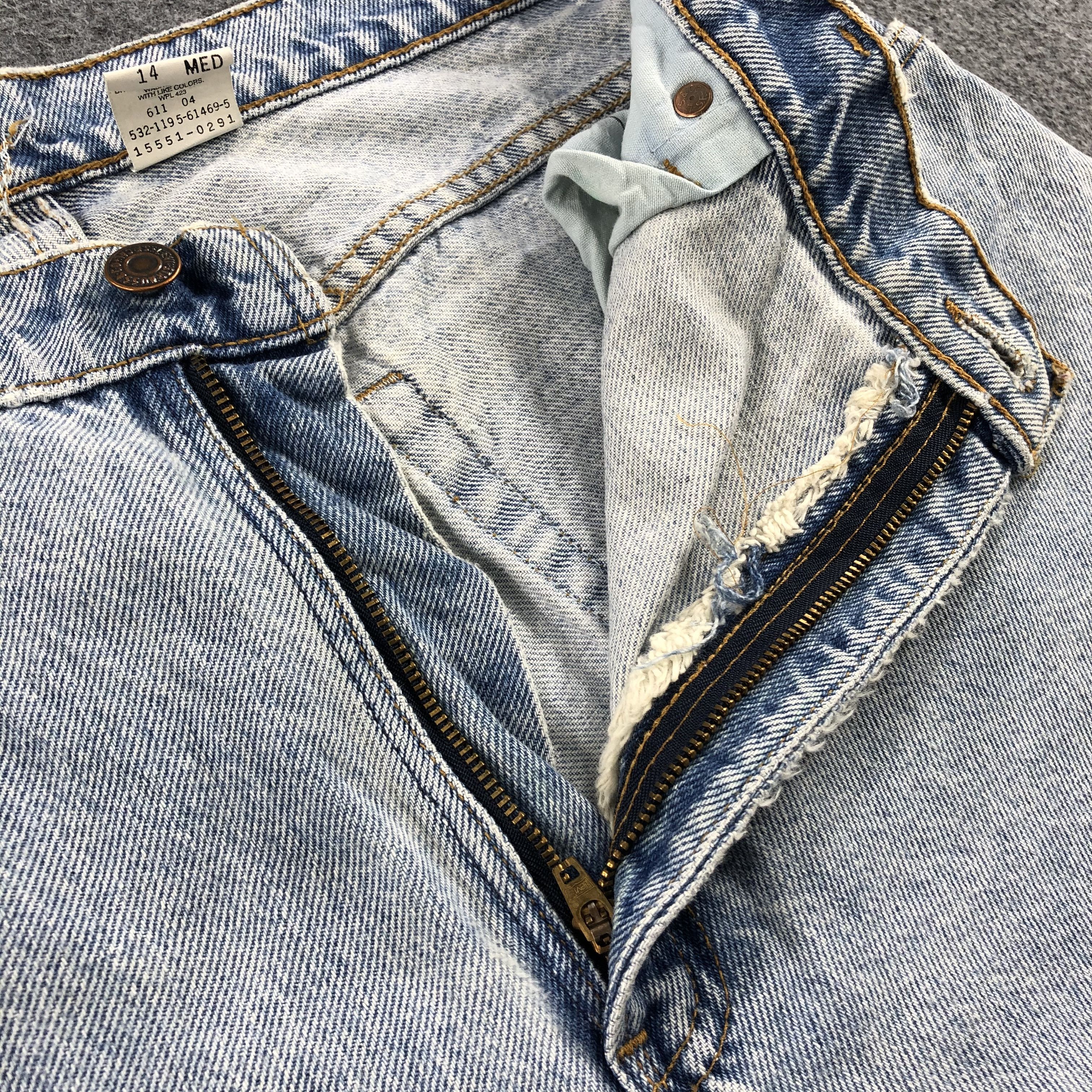 Levi's 90s Vintage Light Wash Levis 551 Jeans-J1583 Size US 33 - 11 Thumbnail