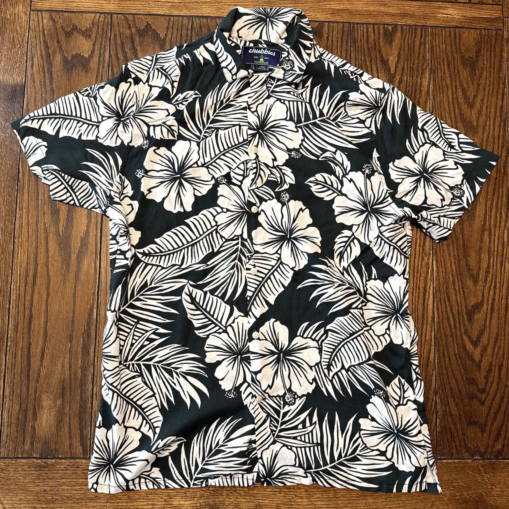 Chubbies Chubbies Hawaiian Short Sleeve Button Shirt Large Black And White Hibiscus Palms Size US L / EU 52-54 / 3 - 5 Thumbnail