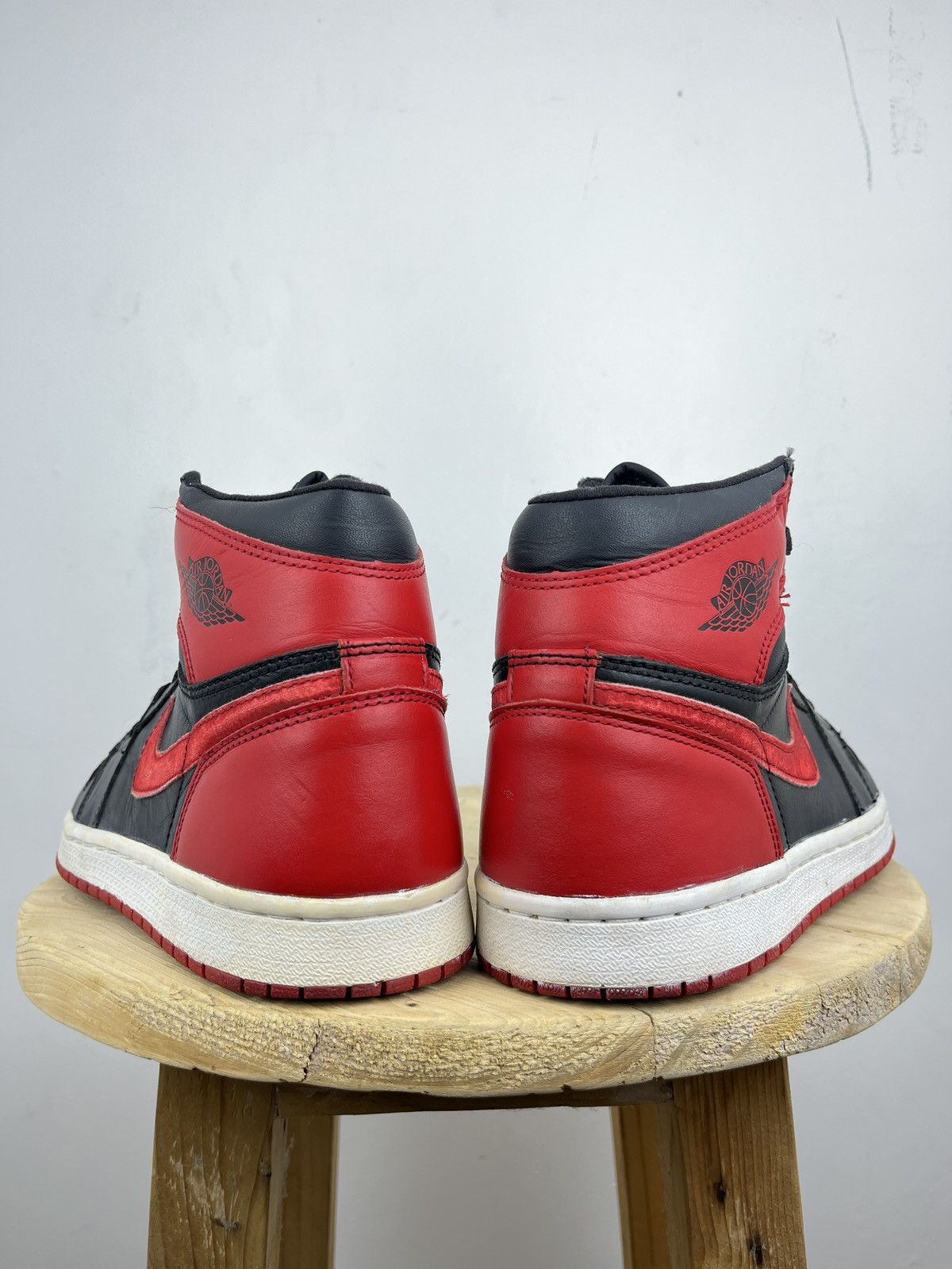 Nike Air Jordan 1 Retro 'Bred' 2001 Size US 8.5 / EU 41-42 - 8 Thumbnail