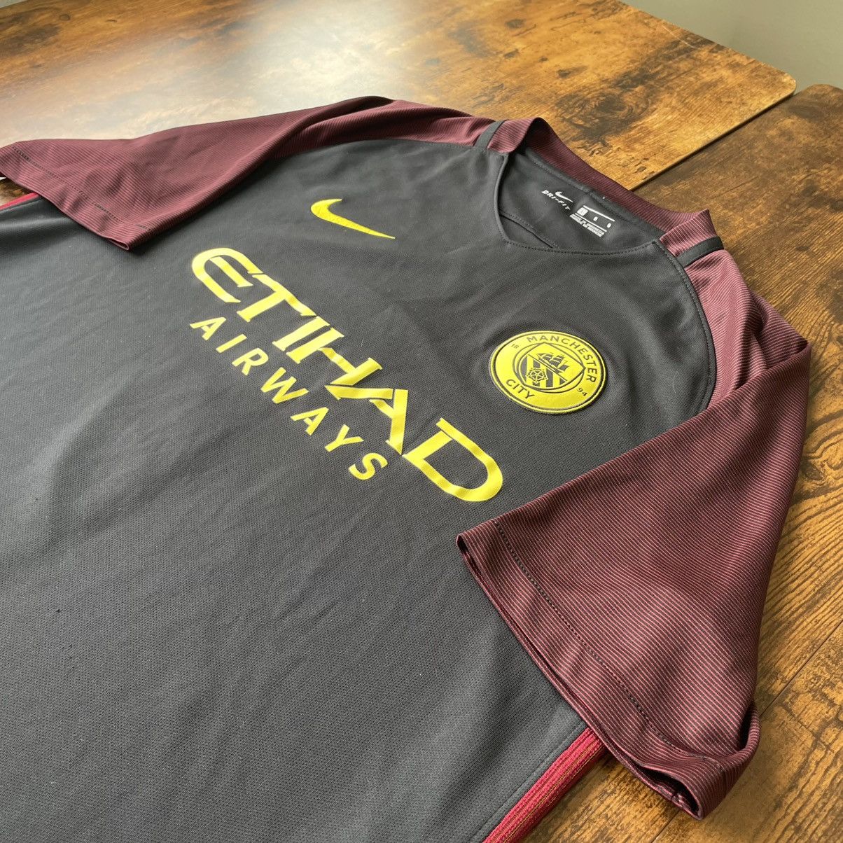 Nike Manchester City 16/17 away nike soccer jersey - Kompany 4 Size US L / EU 52-54 / 3 - 4 Thumbnail