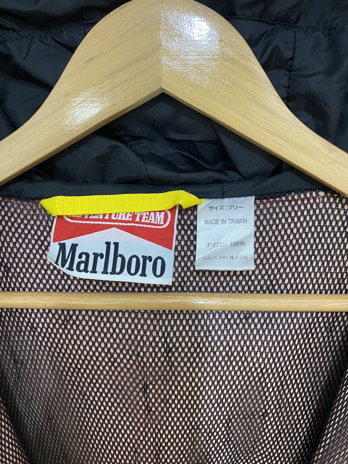 Marlboro Vintage Marlboro Adventure Lightweight Waterproof Jacket Size US L / EU 52-54 / 3 - 7 Thumbnail