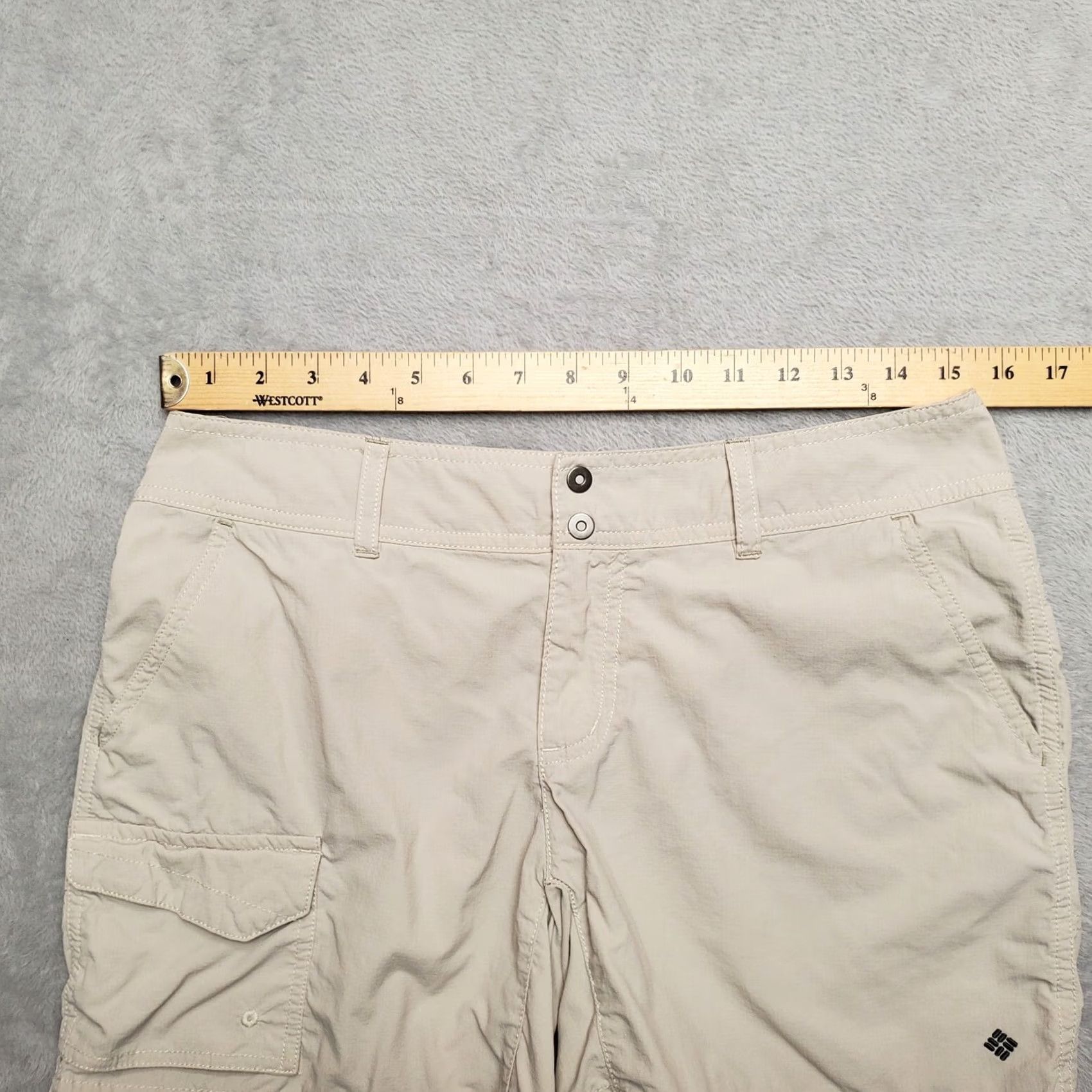 Vintage Columbia Shorts Womens 31 Beige Omni Shade Nylon Performance Cargo Lightweight Cargo Pocket Belt Loops Plaid Outdoor Hiking Casual Womens 12 Beige Size 34" / US 12 / IT 48 - 6 Thumbnail