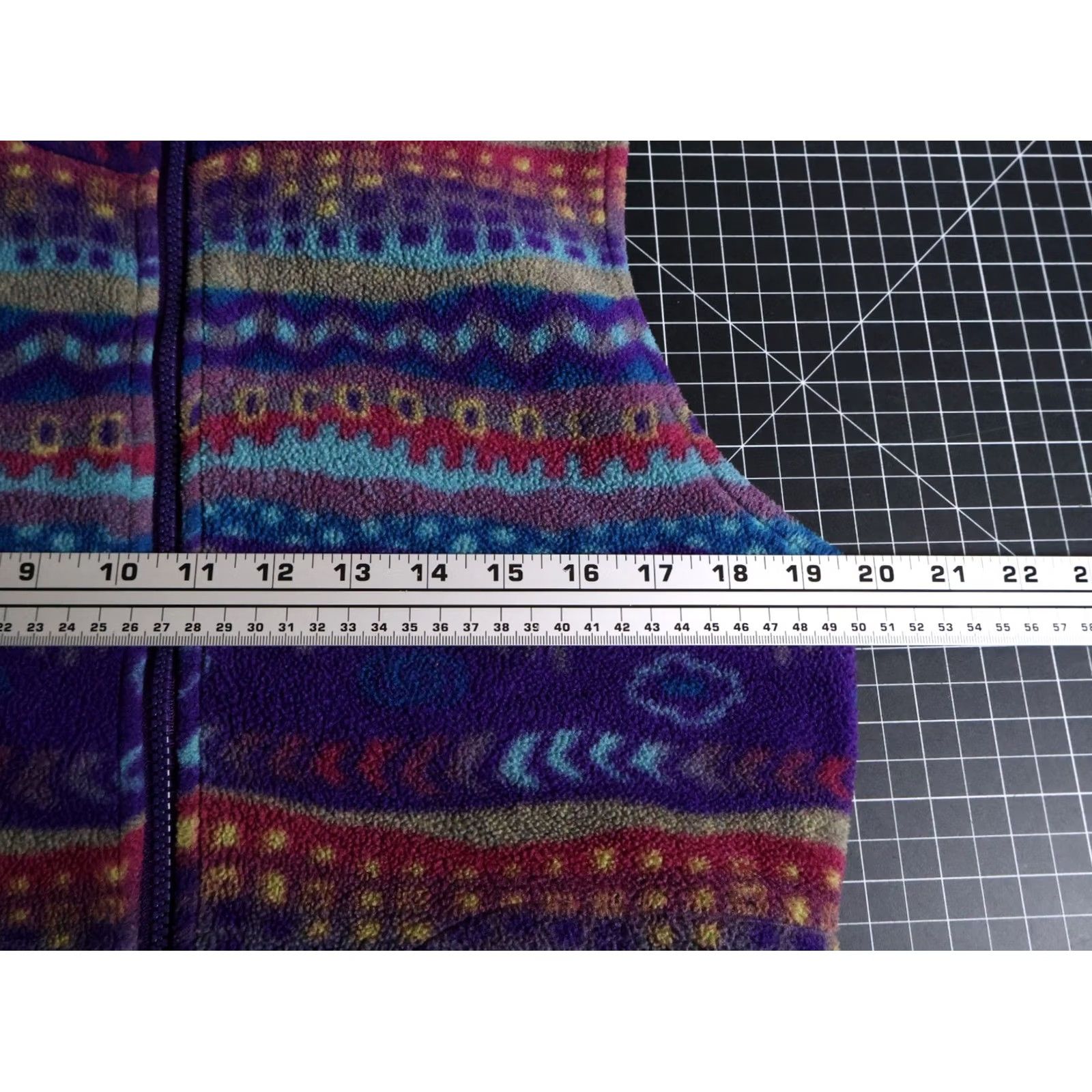 Vintage VINTAGE Chuck Roast Vest Women's 14 / Medium Purple Aztec Polartec VTG Geometric Zip Fleece Vest Women Size M / US 6-8 / IT 42-44 - 5 Thumbnail