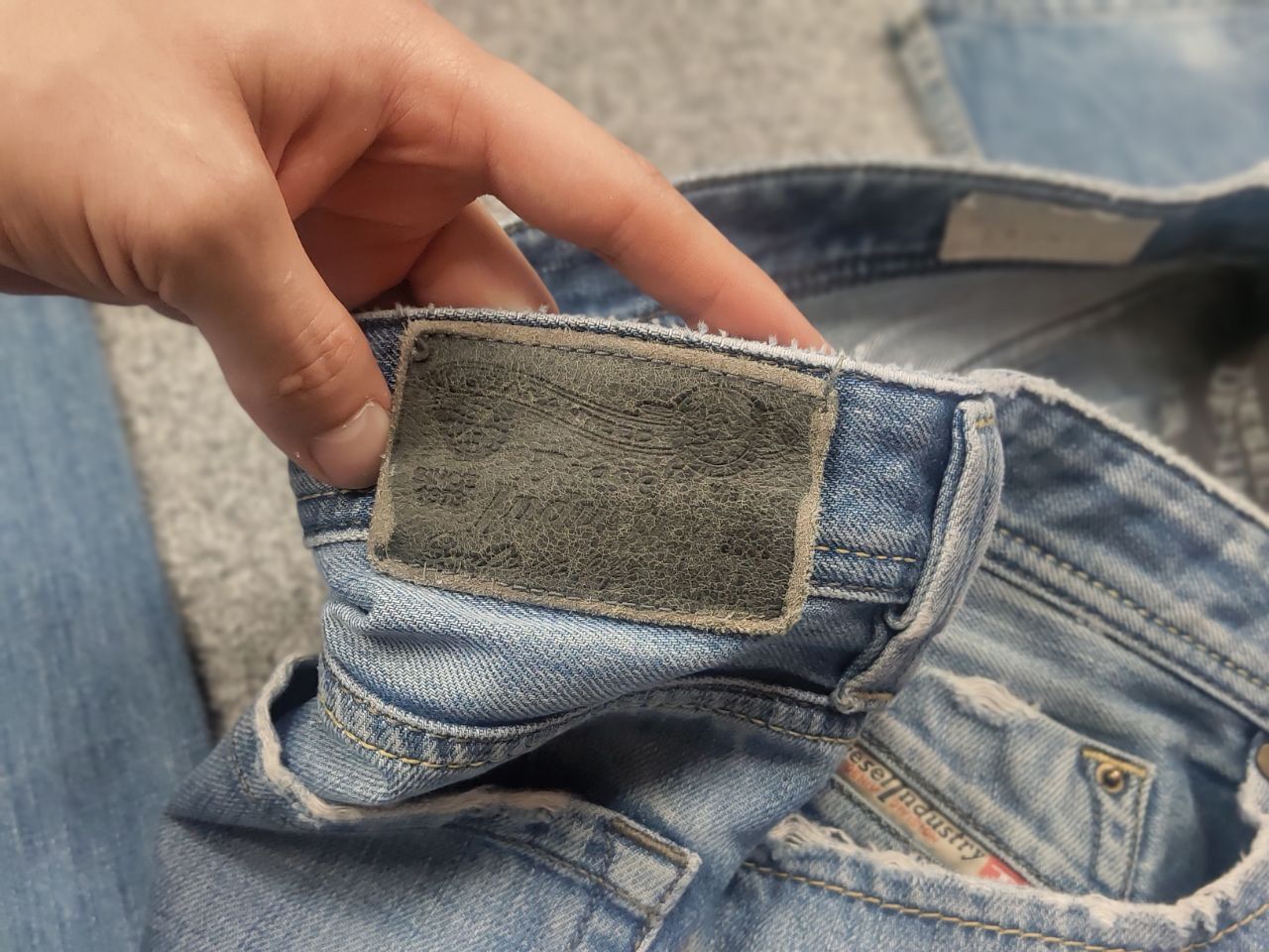 Diesel Vintage 90's Diesel Larkee Faded Distressed Denim jeans Size US 34 / EU 50 - 14 Thumbnail