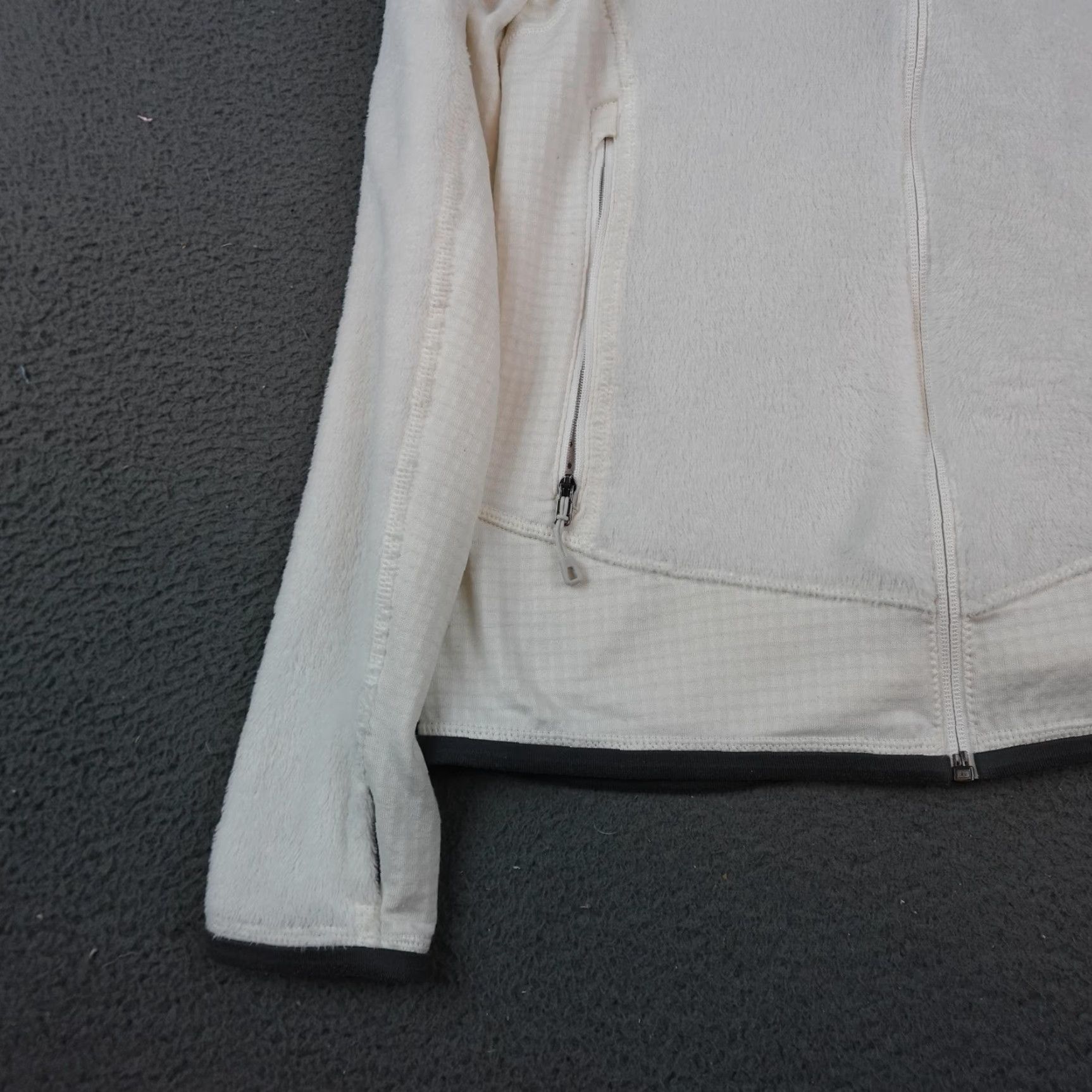Patagonia Patagonia R2 Fleece Jacket Womens Medium White Sewanee Field Hockey Full Zip Jacket Size M / US 6-8 / IT 42-44 - 3 Thumbnail