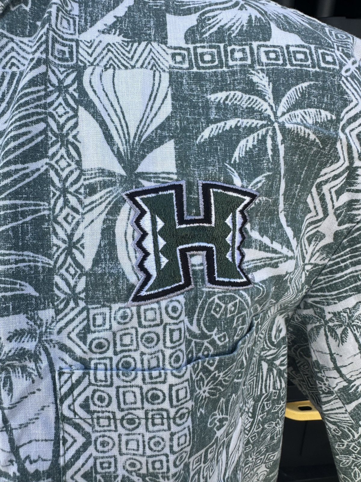 Kahala PreOwned Kahala Hawaiian Print University Of Hawaii Men's L Size US L / EU 52-54 / 3 - 4 Thumbnail