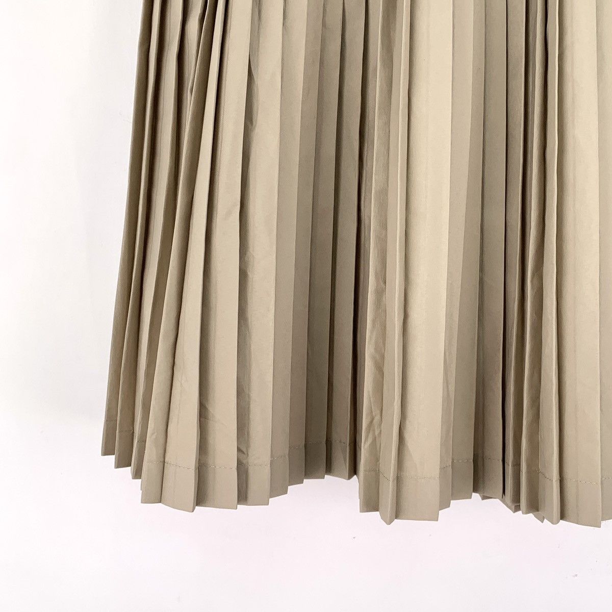 Dior Dior, Khaki Pleated Mini Skirt K26WX Size 25" / US 0 / IT 36 - 4 Thumbnail