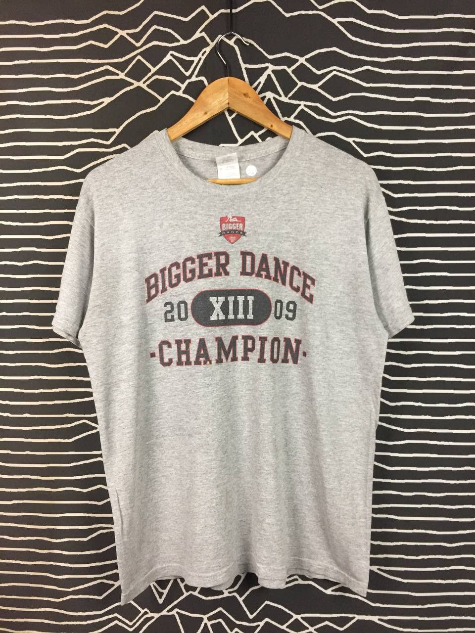 Vintage Bigger Dance Champion HKGM 950 Guam Radio Promo Tee Size US M / EU 48-50 / 2 - 1 Thumbnail