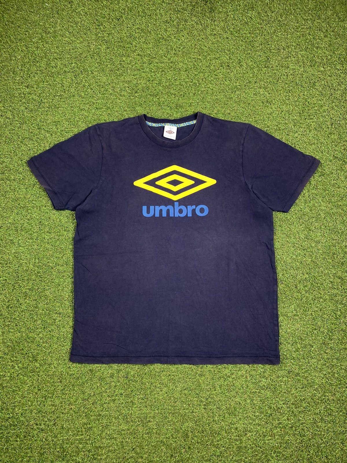 Umbro Vintage Y2K Umbro tee big logo streetwear style size XL Size US XL / EU 56 / 4 - 1 Thumbnail