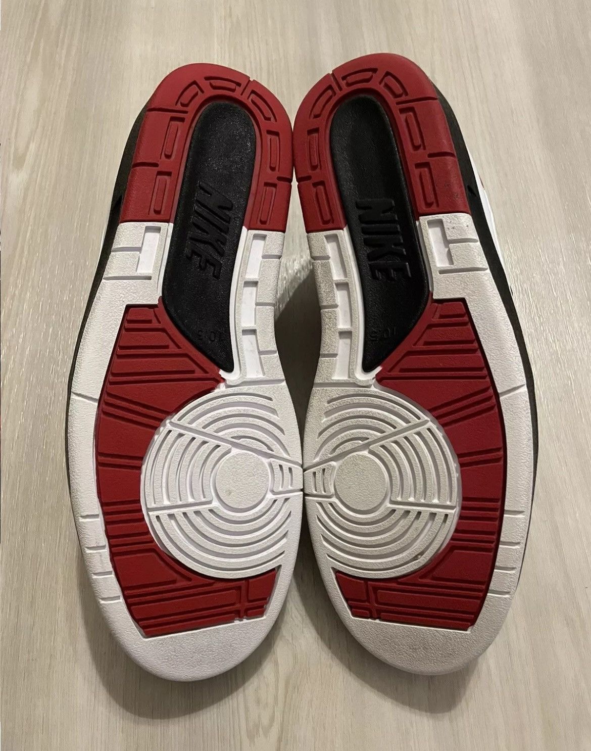 Jordan Brand × Nike Nike Air Jordan 2 Retro Low Chicago 832819-101 Mens Sz 10.5 Size US 10.5 / EU 43-44 - 6 Thumbnail