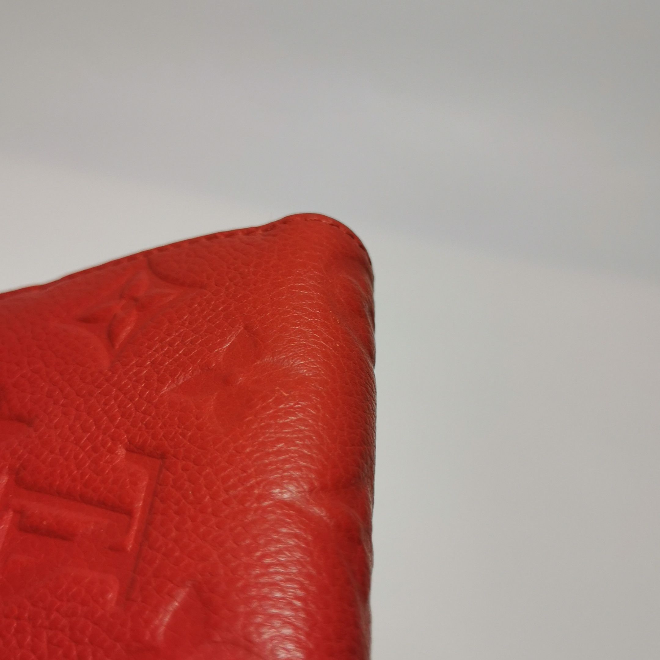 Louis Vuitton Louis Vuitton (LV) Zippy cowhide solid color old flower emb Size ONE SIZE - 5 Thumbnail