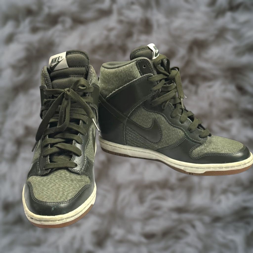 Nike Nike Dunk High Sky Hi Essentials 644877-301 Sneakers Olive Green Womens Size 7.5 Size US 8 / IT 38 - 1 Thumbnail