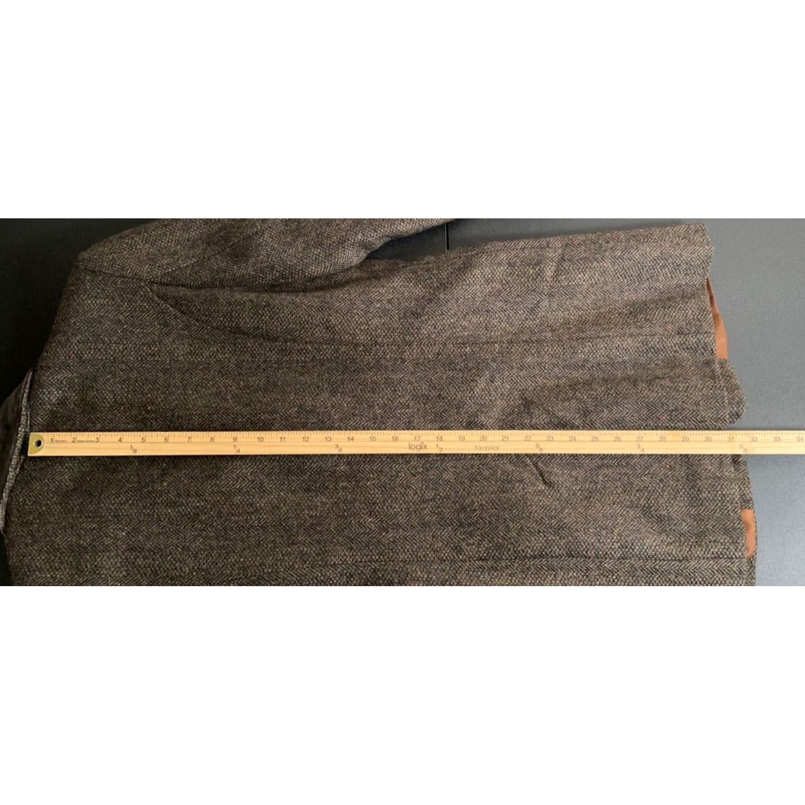 Vintage VINTAGE International Scene Blazer Women's 8 Brown Herringbone Wool Tweed 4 Button VTG Size M / US 6-8 / IT 42-44 - 7 Thumbnail