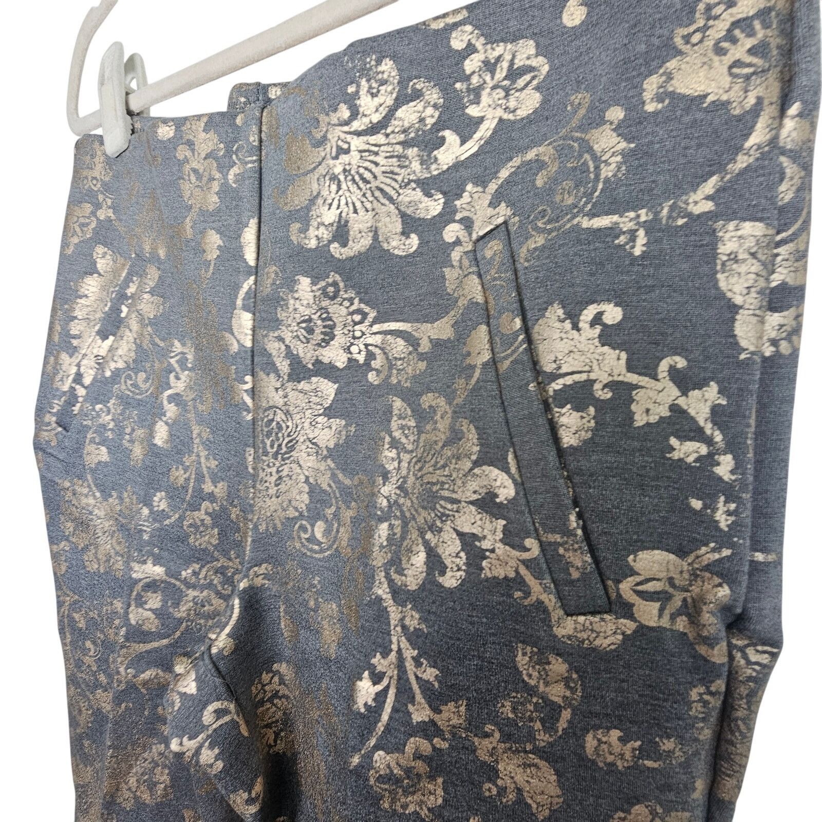 Chicos Chicos Pants 0.5T (US 6T) Juliet So Slimming Floral Damask Size 28" / US 6 / IT 42 - 4 Thumbnail